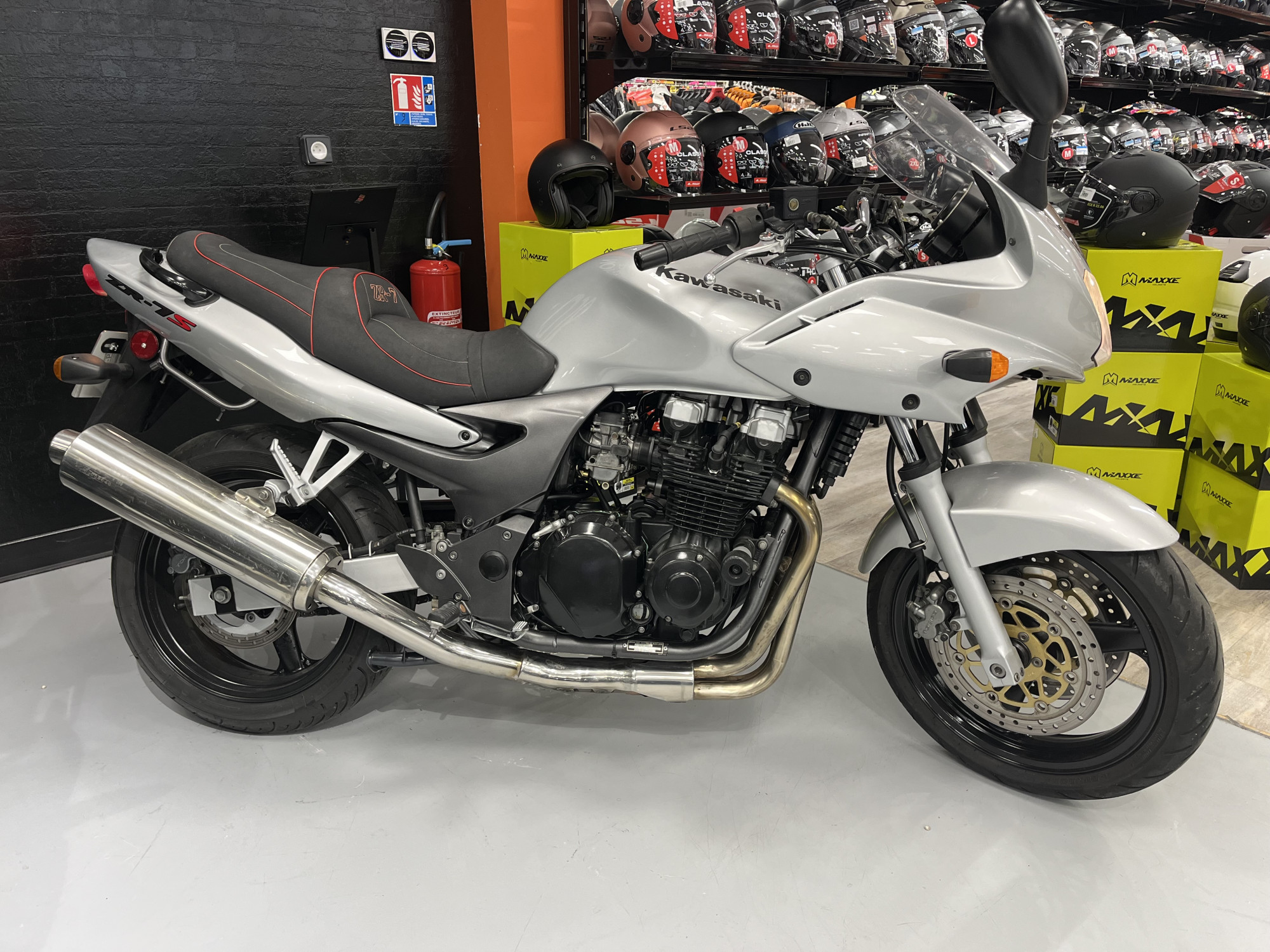 KAWASAKI ZR-7 S