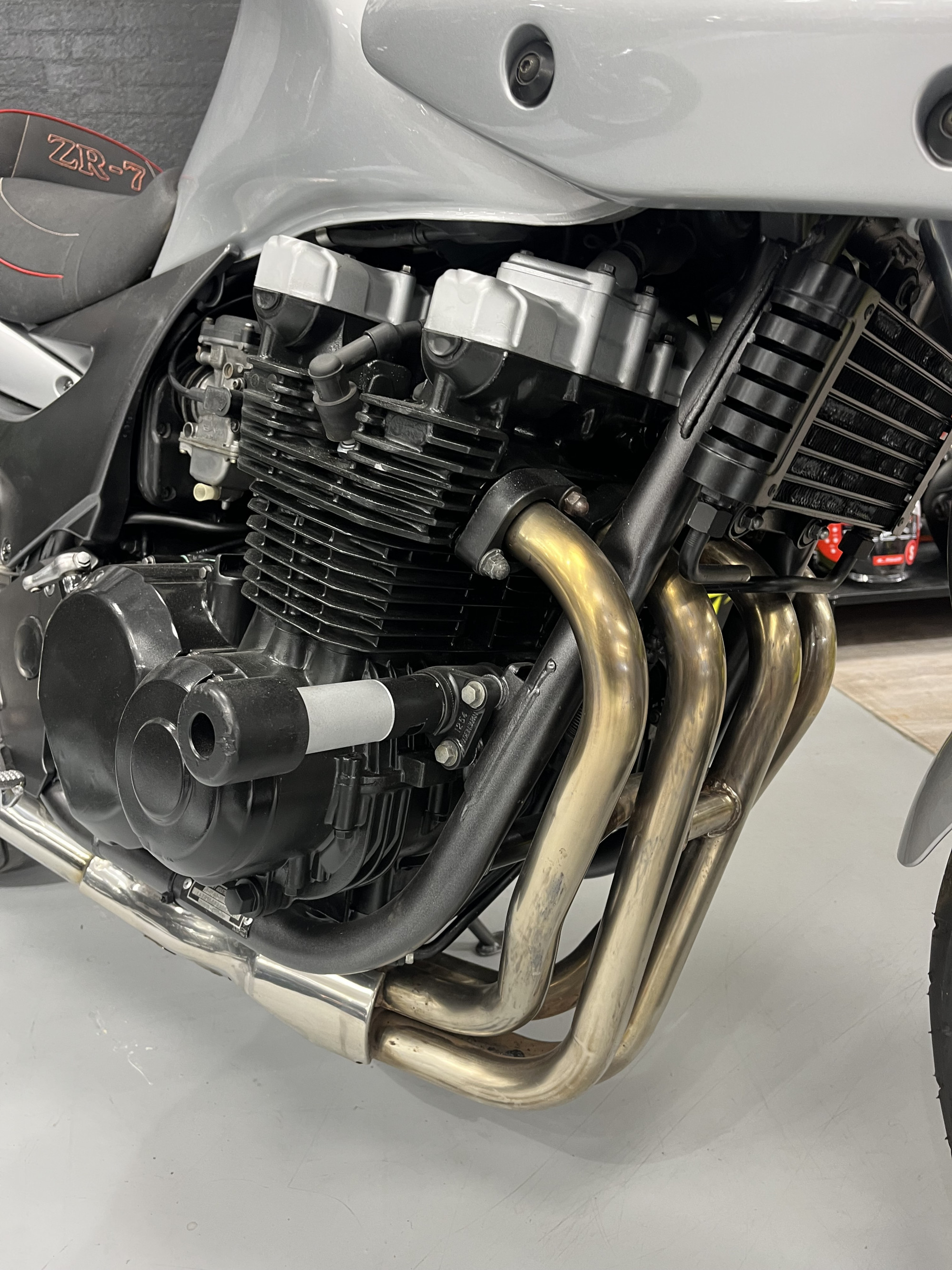 KAWASAKI ZR-7 S