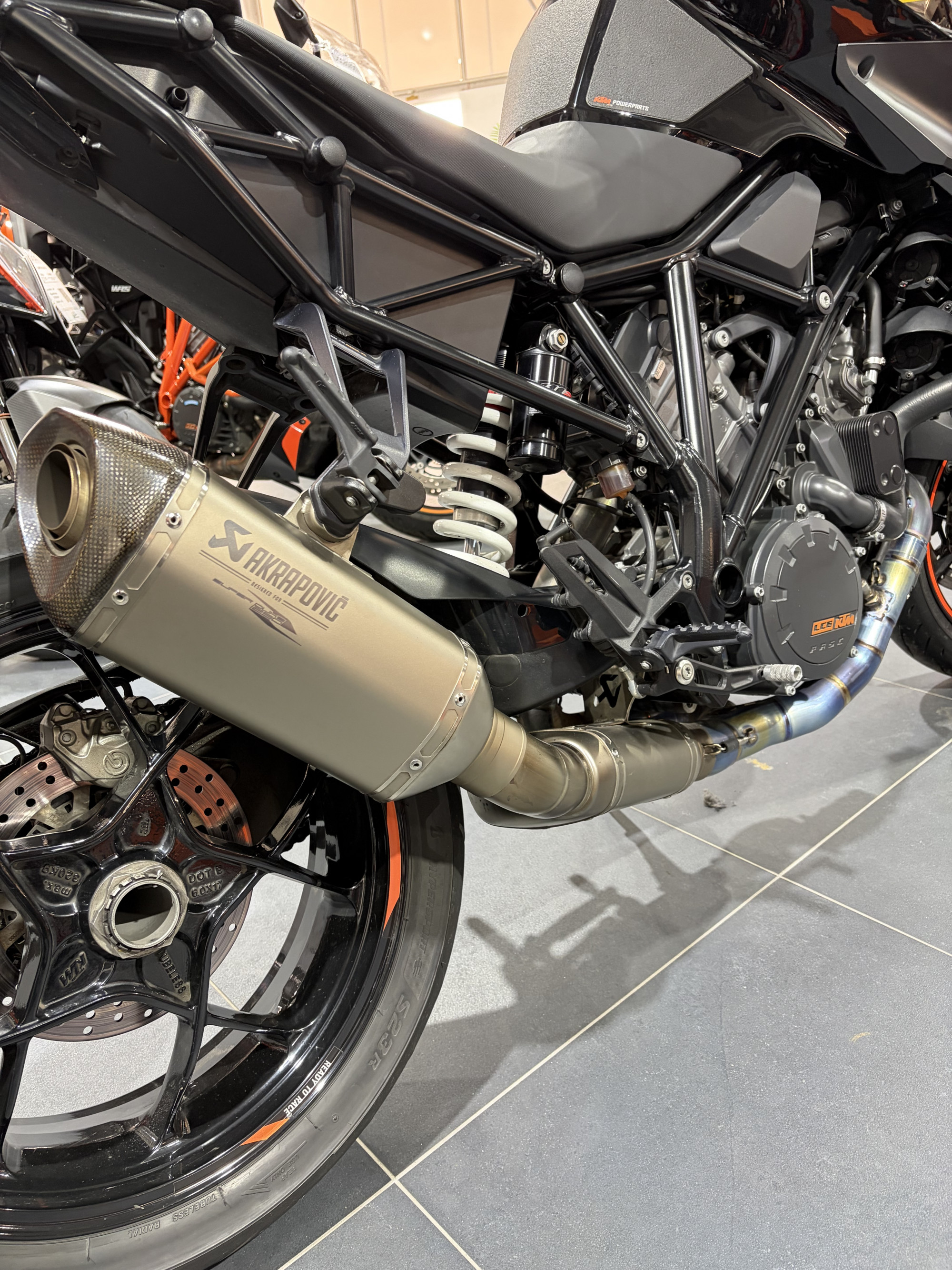 KTM 1290 SUPER DUKE R