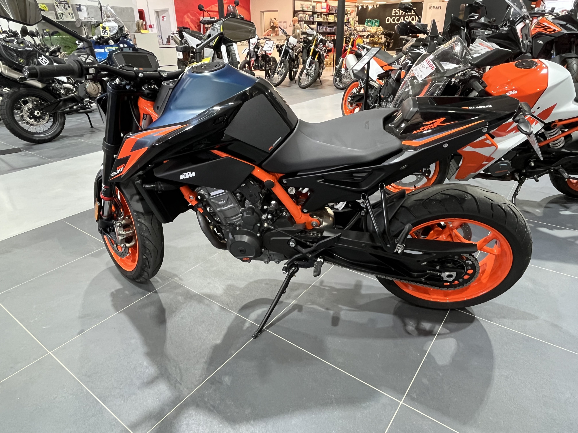 KTM 890 DUKE R