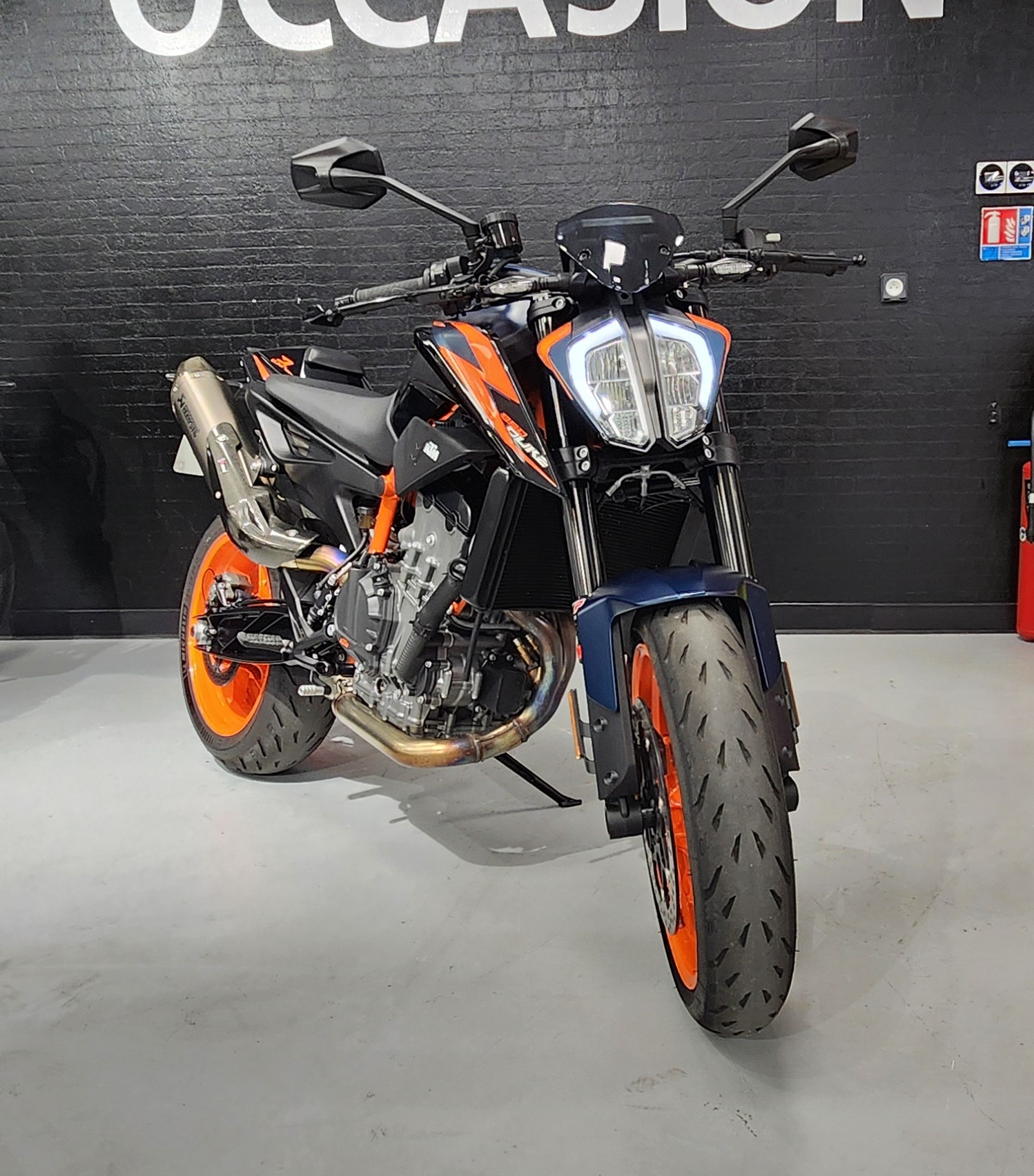 KTM 890 DUKE R