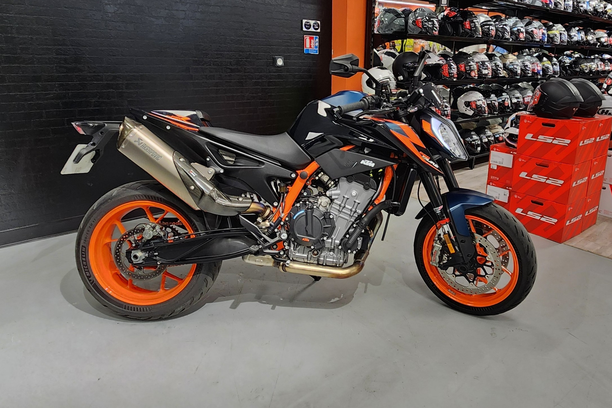 KTM 890 DUKE R