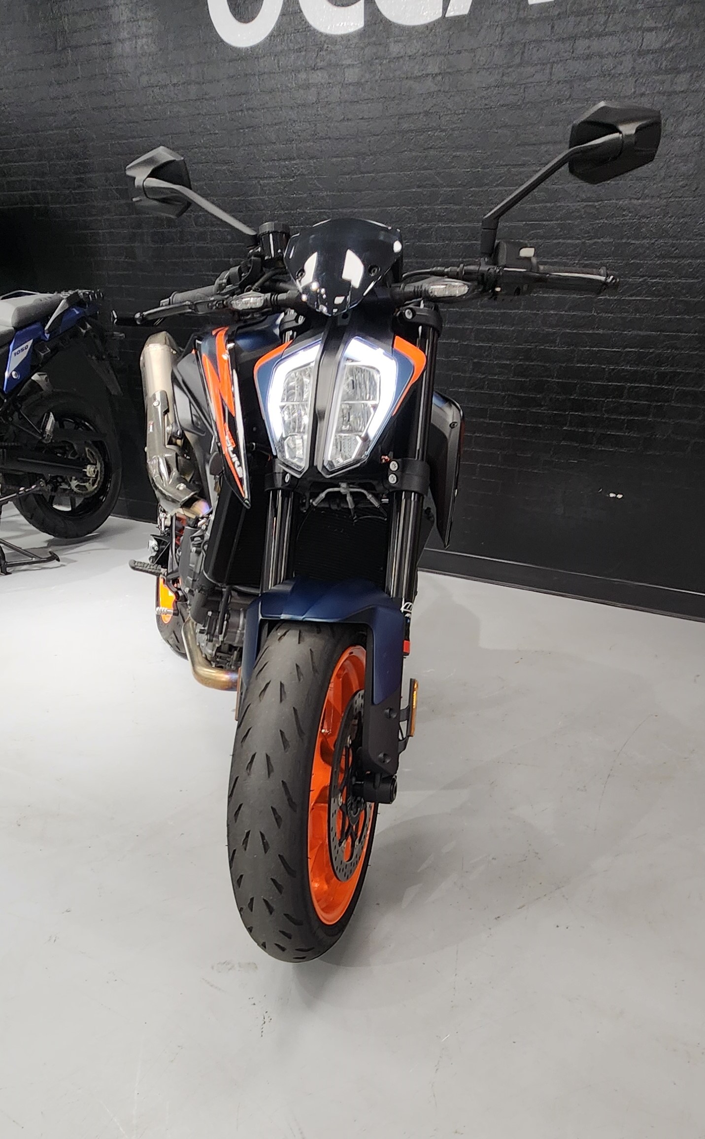 KTM 890 DUKE R