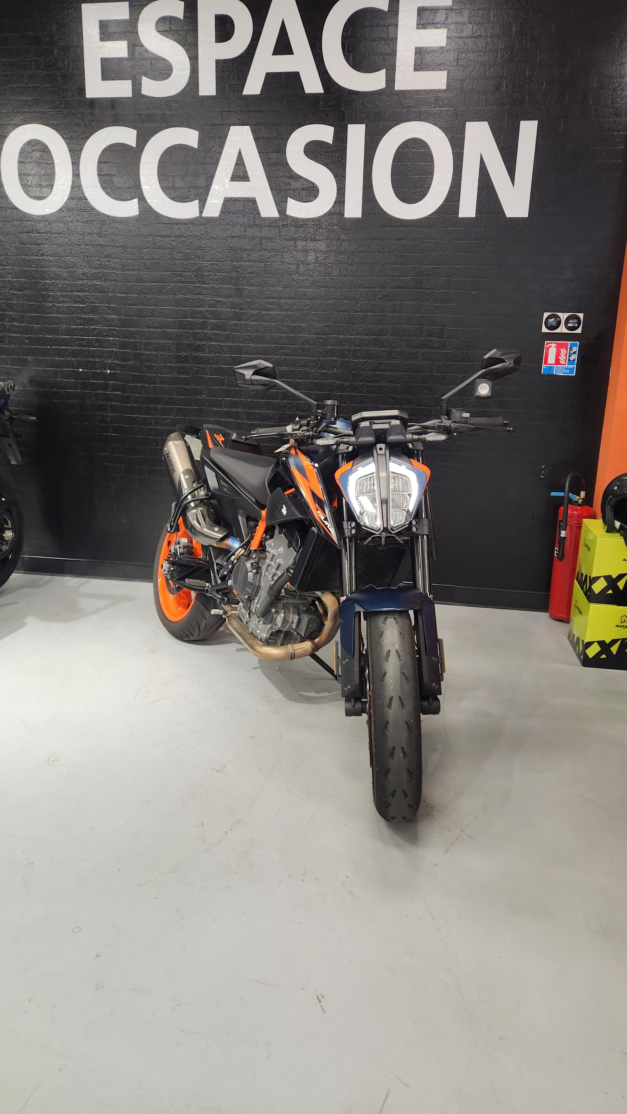 KTM 890 DUKE R