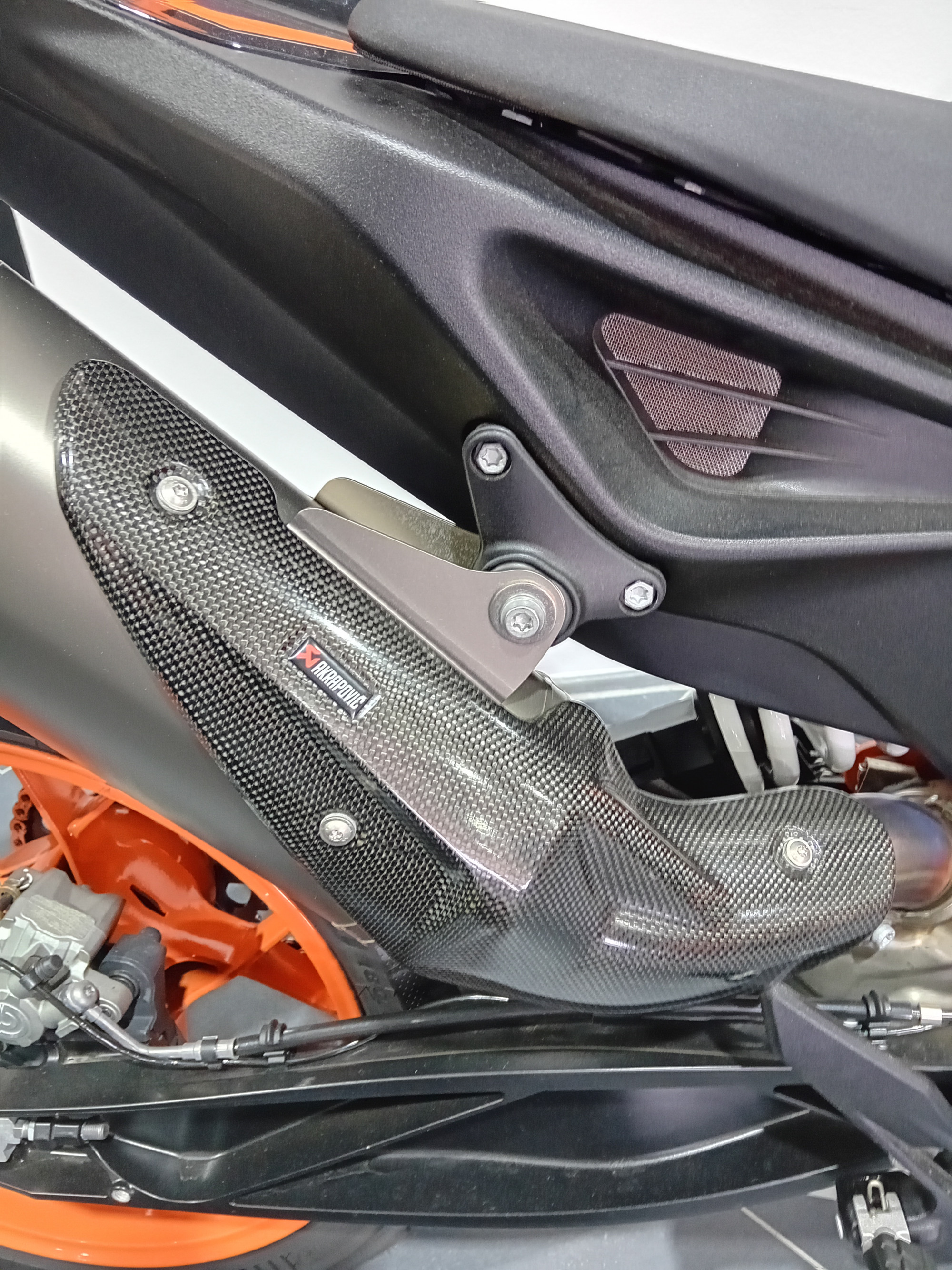 KTM 890 DUKE R
