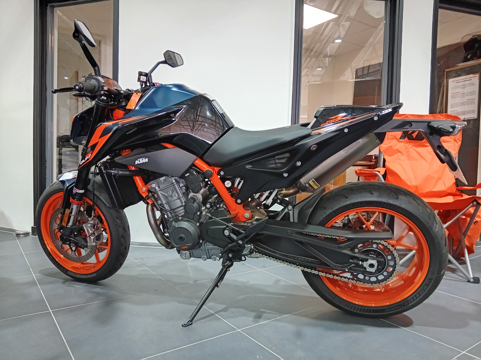 KTM 890 DUKE R