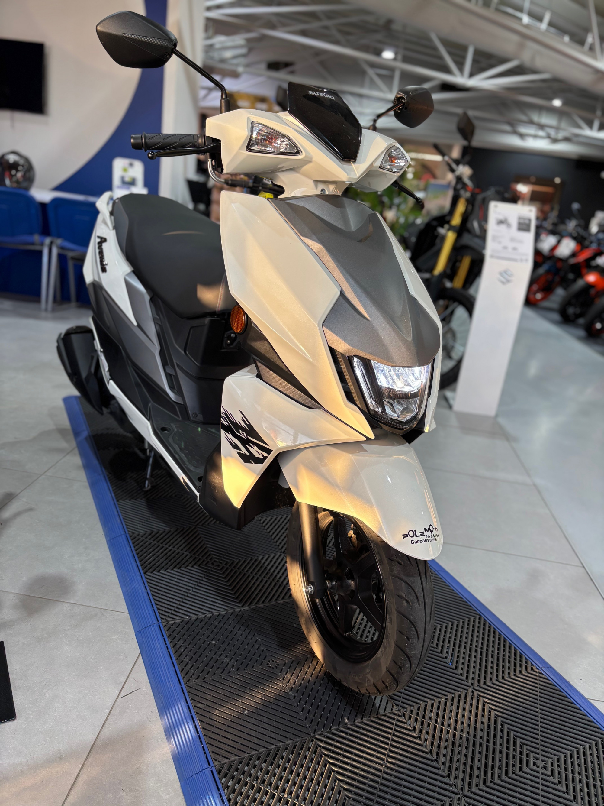 SUZUKI AVENIS 125