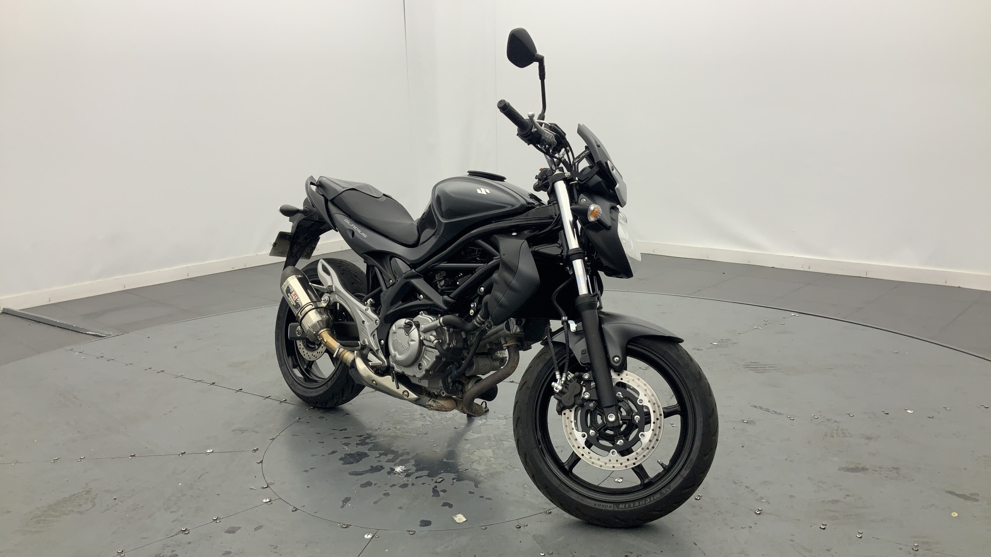 SUZUKI GLADIUS 650