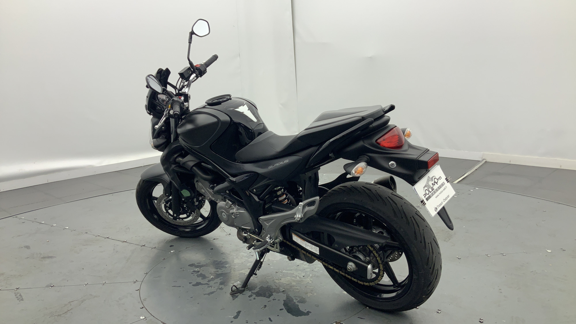 SUZUKI GLADIUS 650