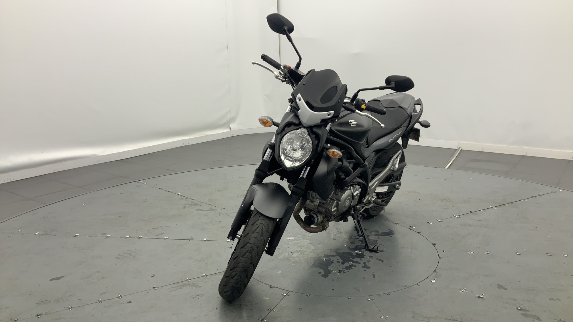 SUZUKI GLADIUS 650