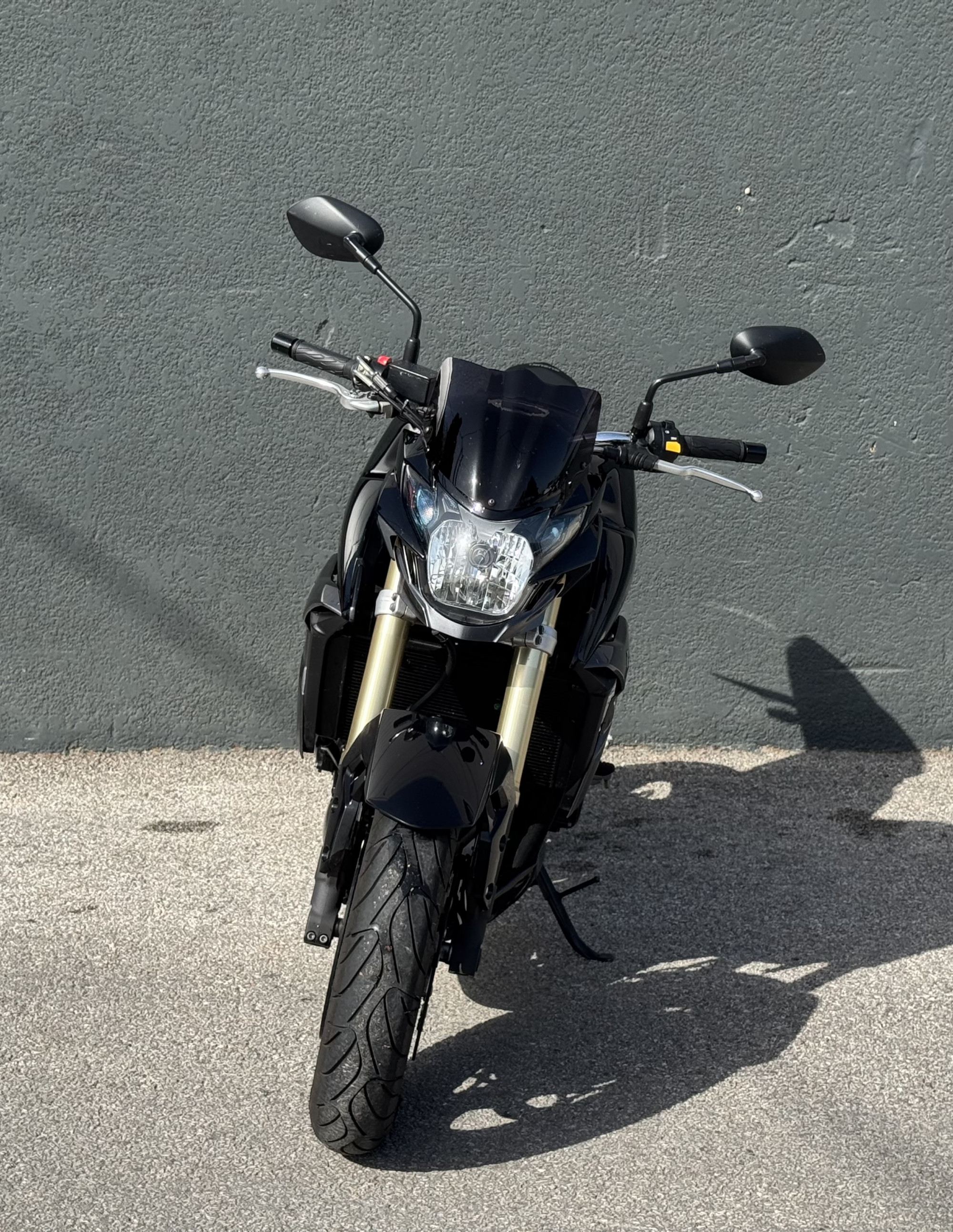 SUZUKI GSR 750