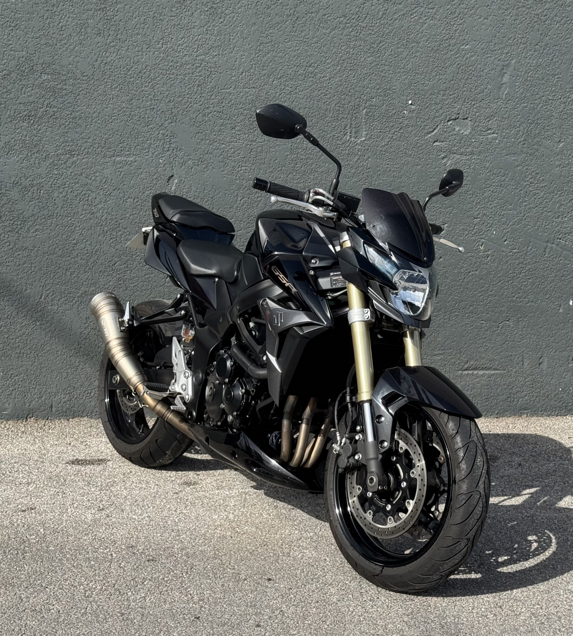 SUZUKI GSR 750