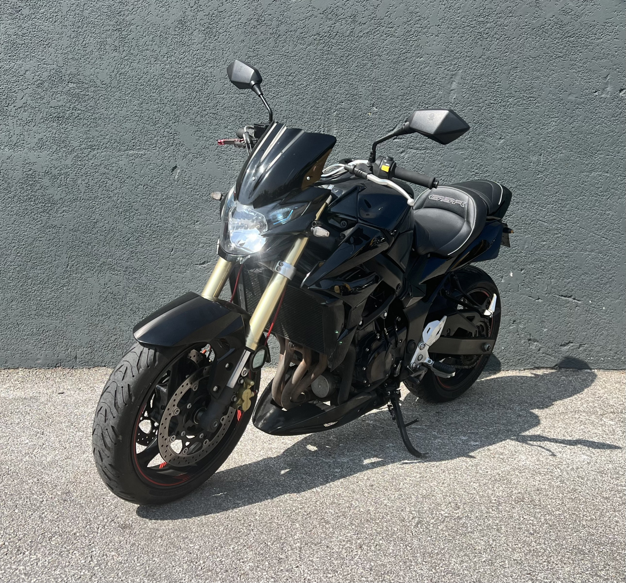 SUZUKI GSR 750