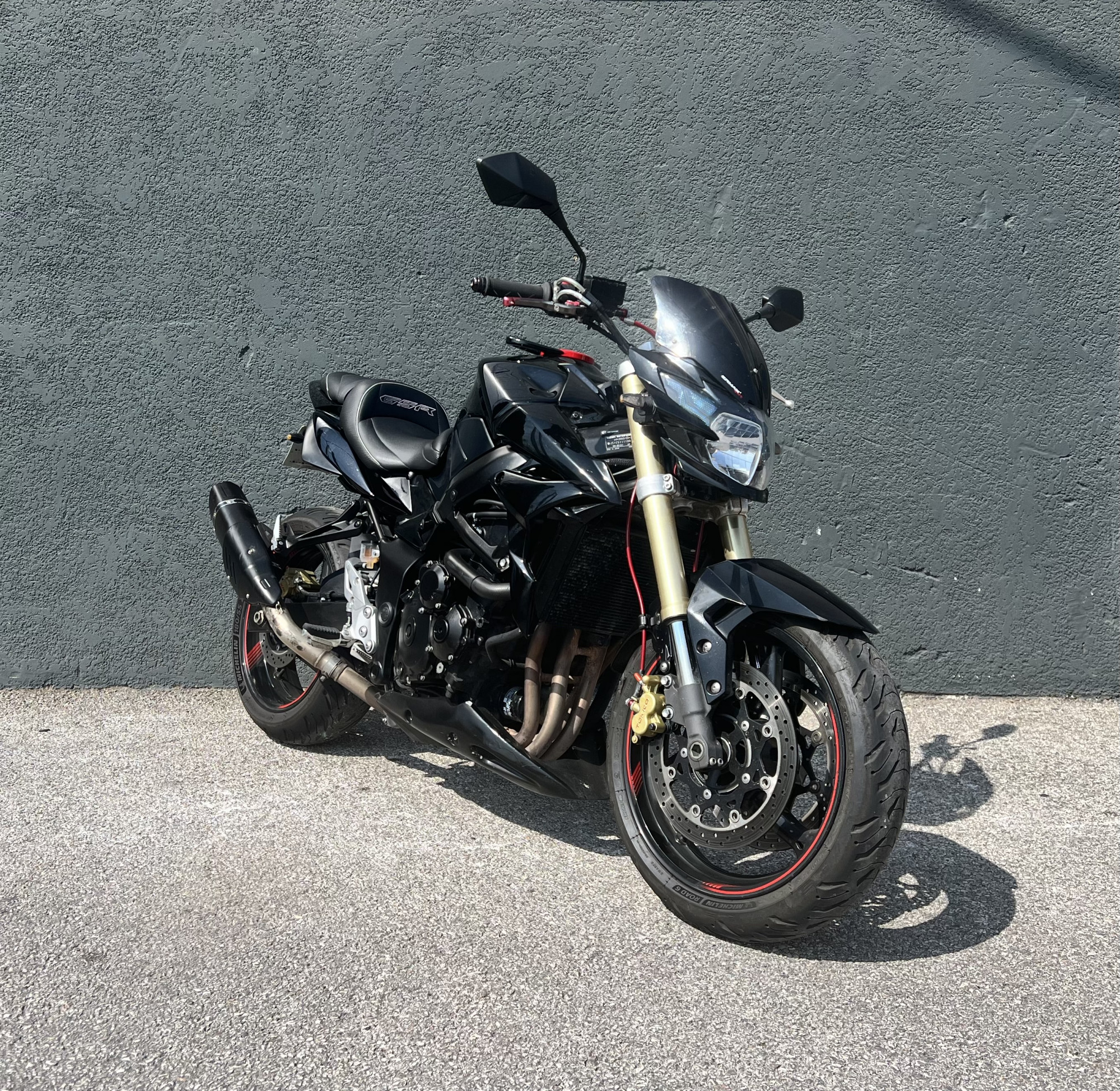 SUZUKI GSR 750