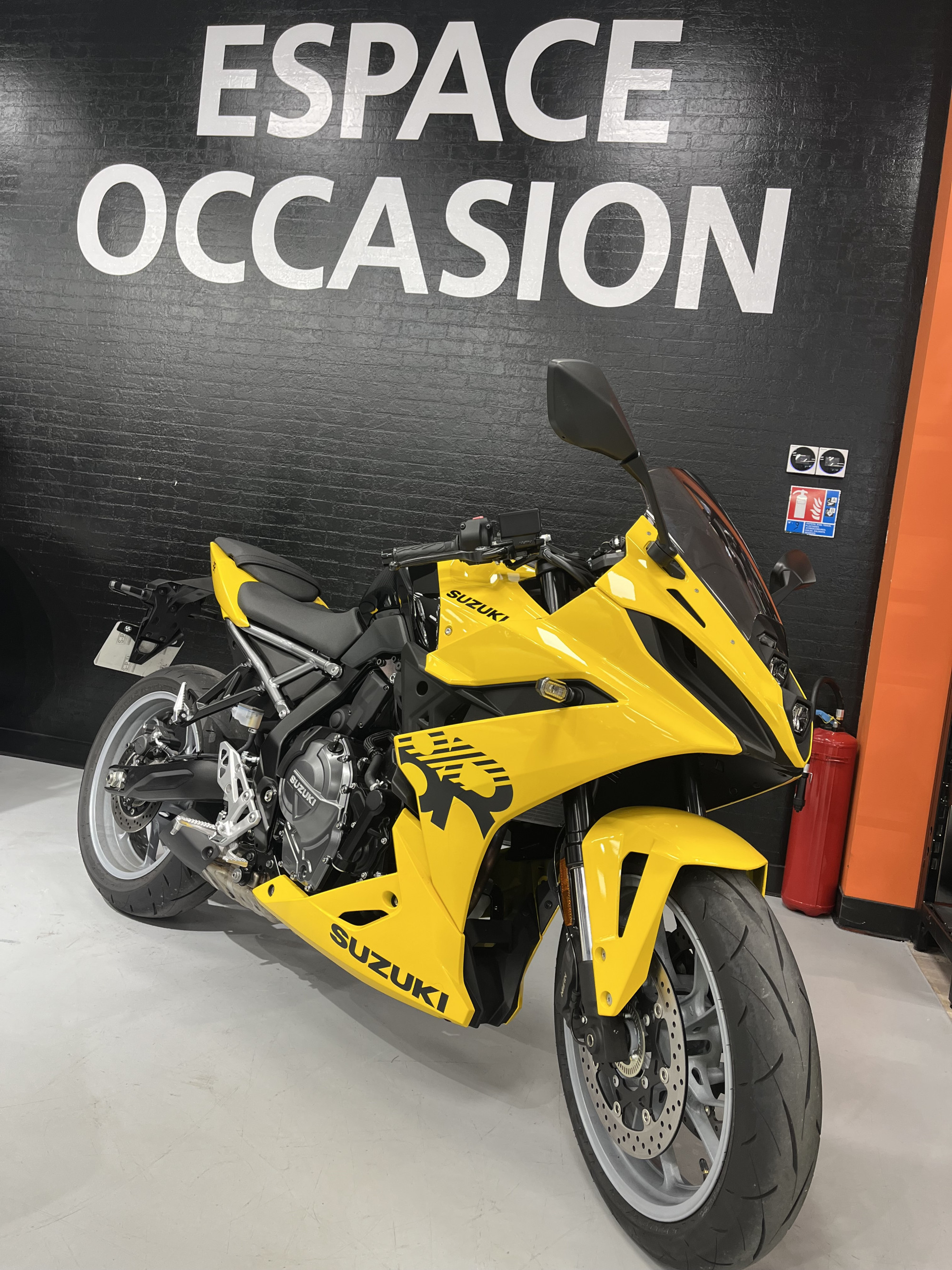 SUZUKI GSX-8R