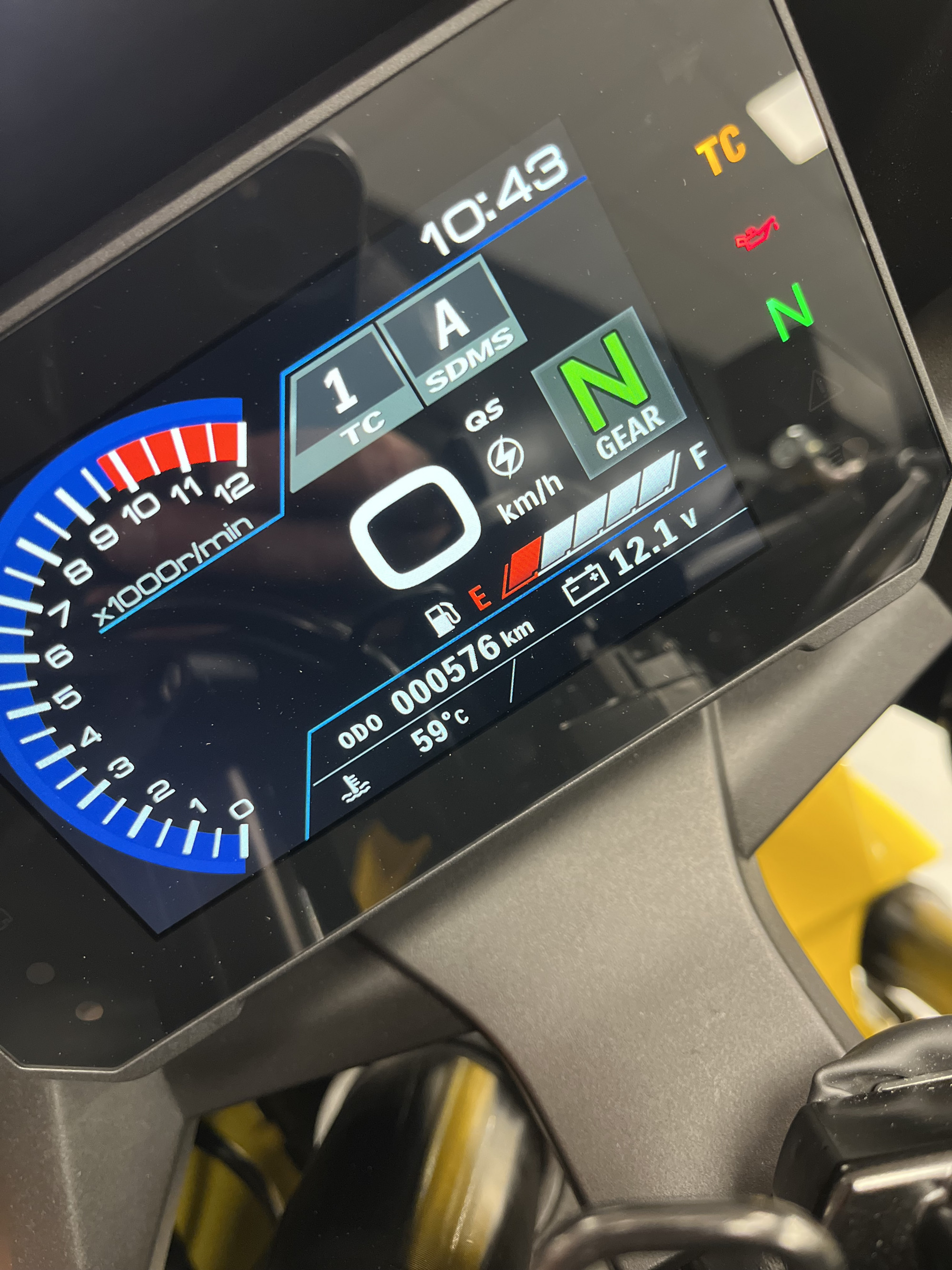 SUZUKI GSX-8R