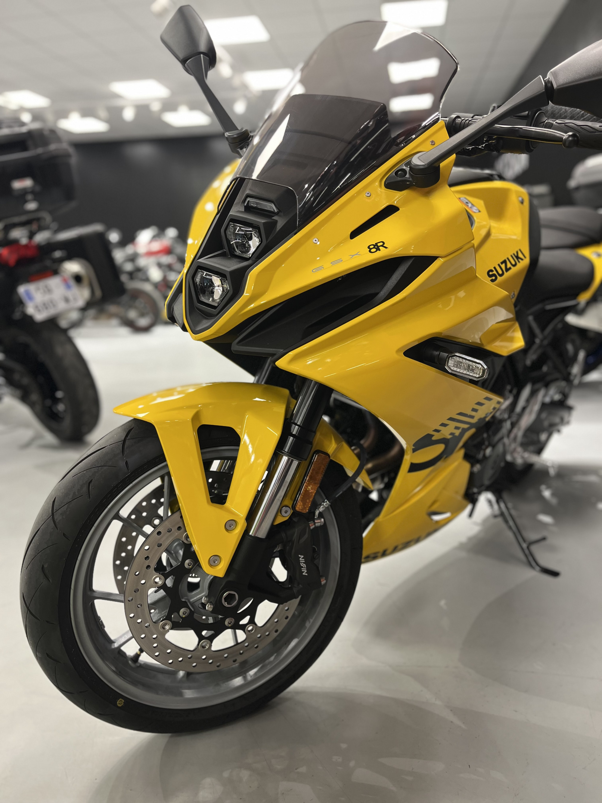SUZUKI GSX-8R