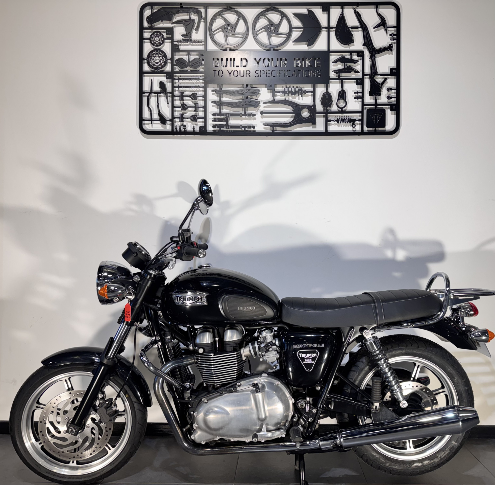TRIUMPH BONNEVILLE 865 SE