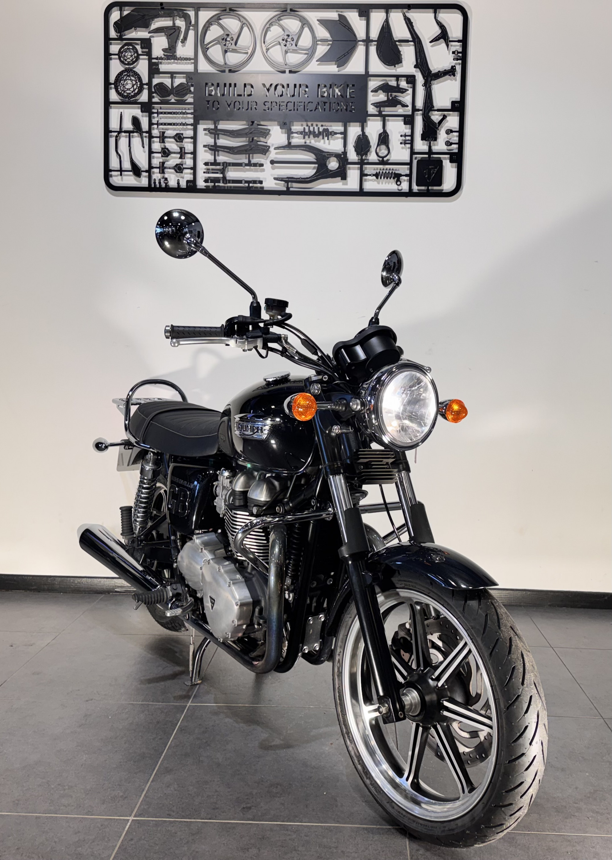 TRIUMPH BONNEVILLE 865 SE