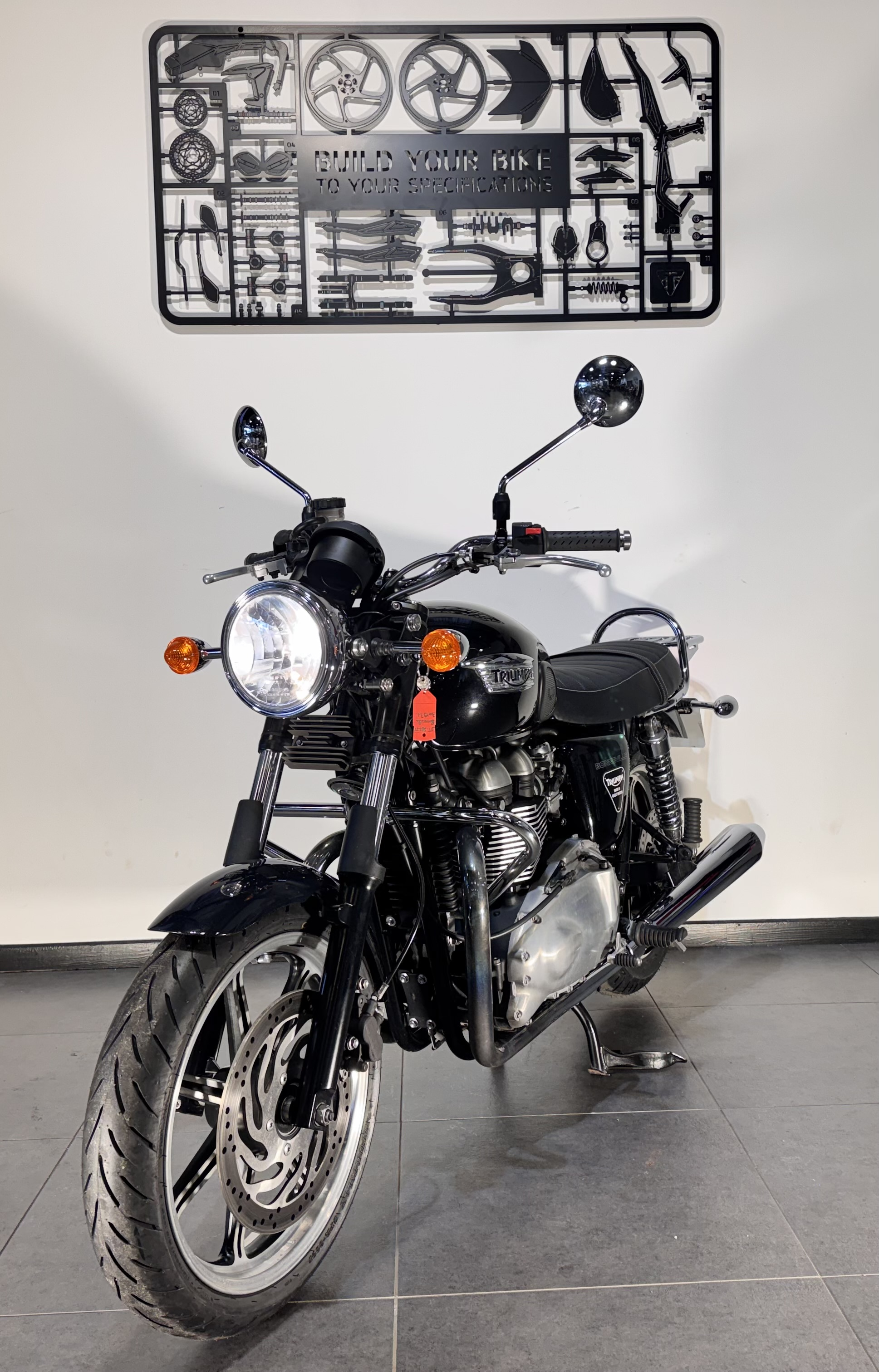 TRIUMPH BONNEVILLE 865 SE