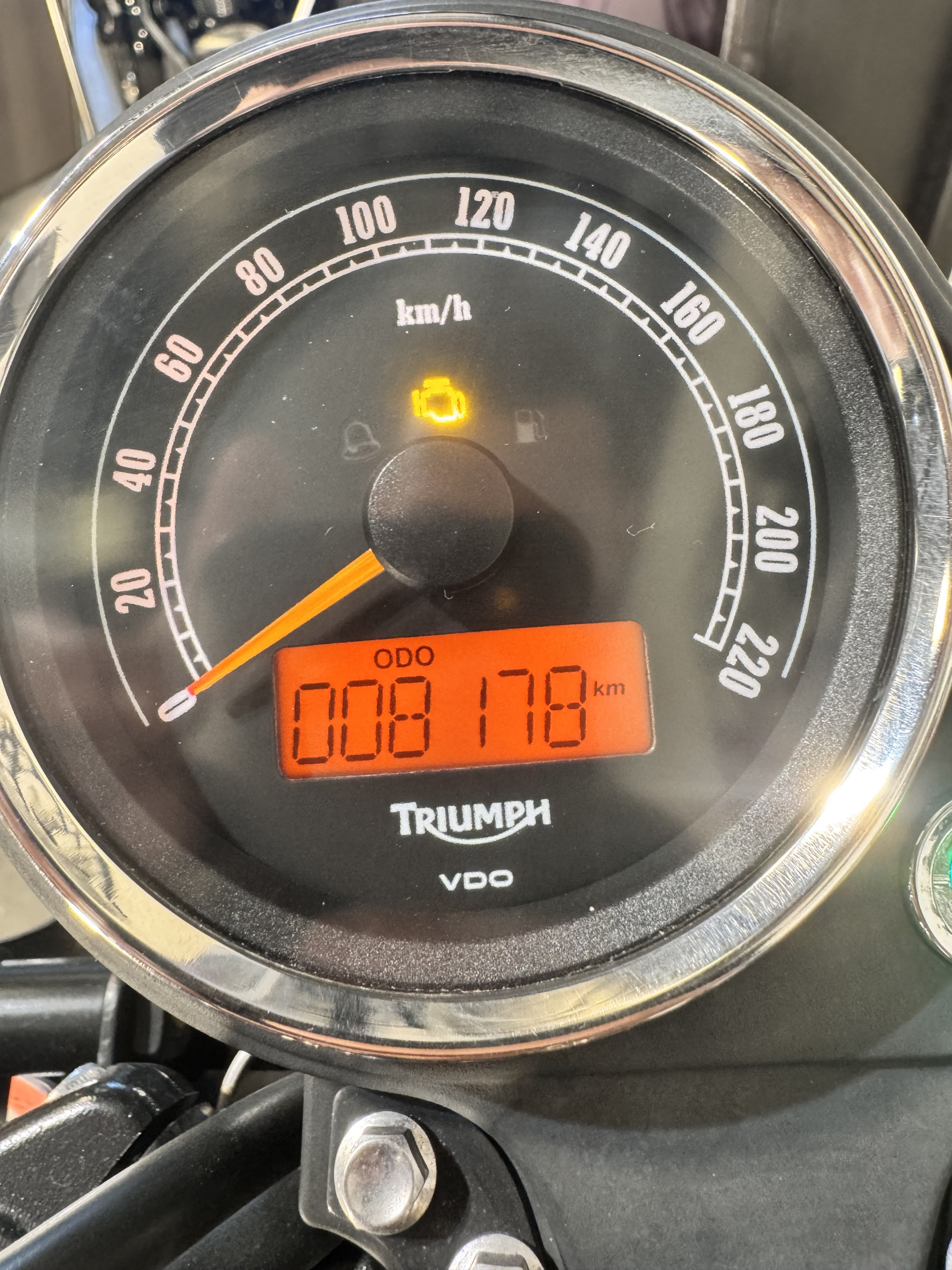 TRIUMPH BONNEVILLE 865 SE