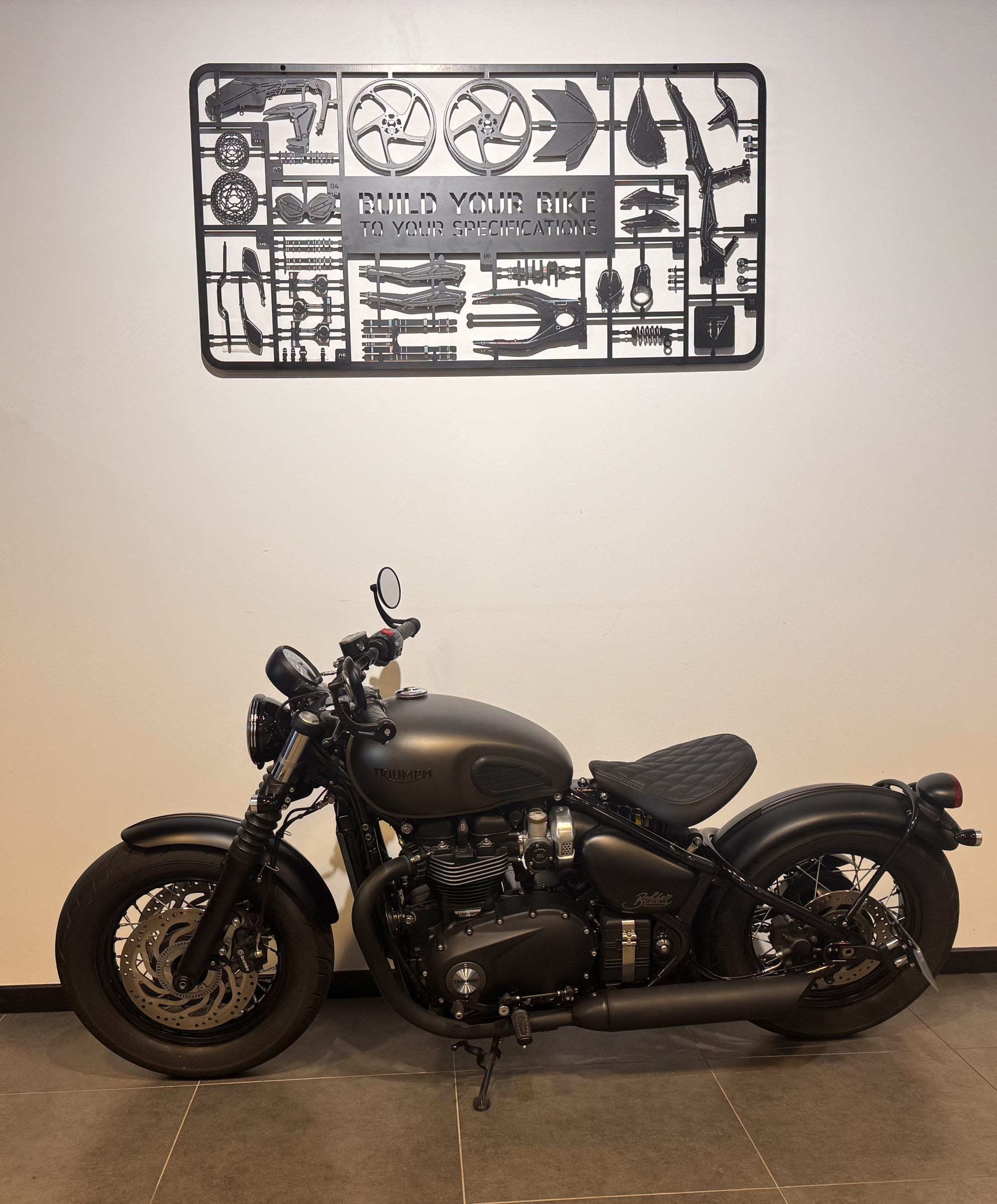 TRIUMPH BONNEVILLE BOBBER 1200