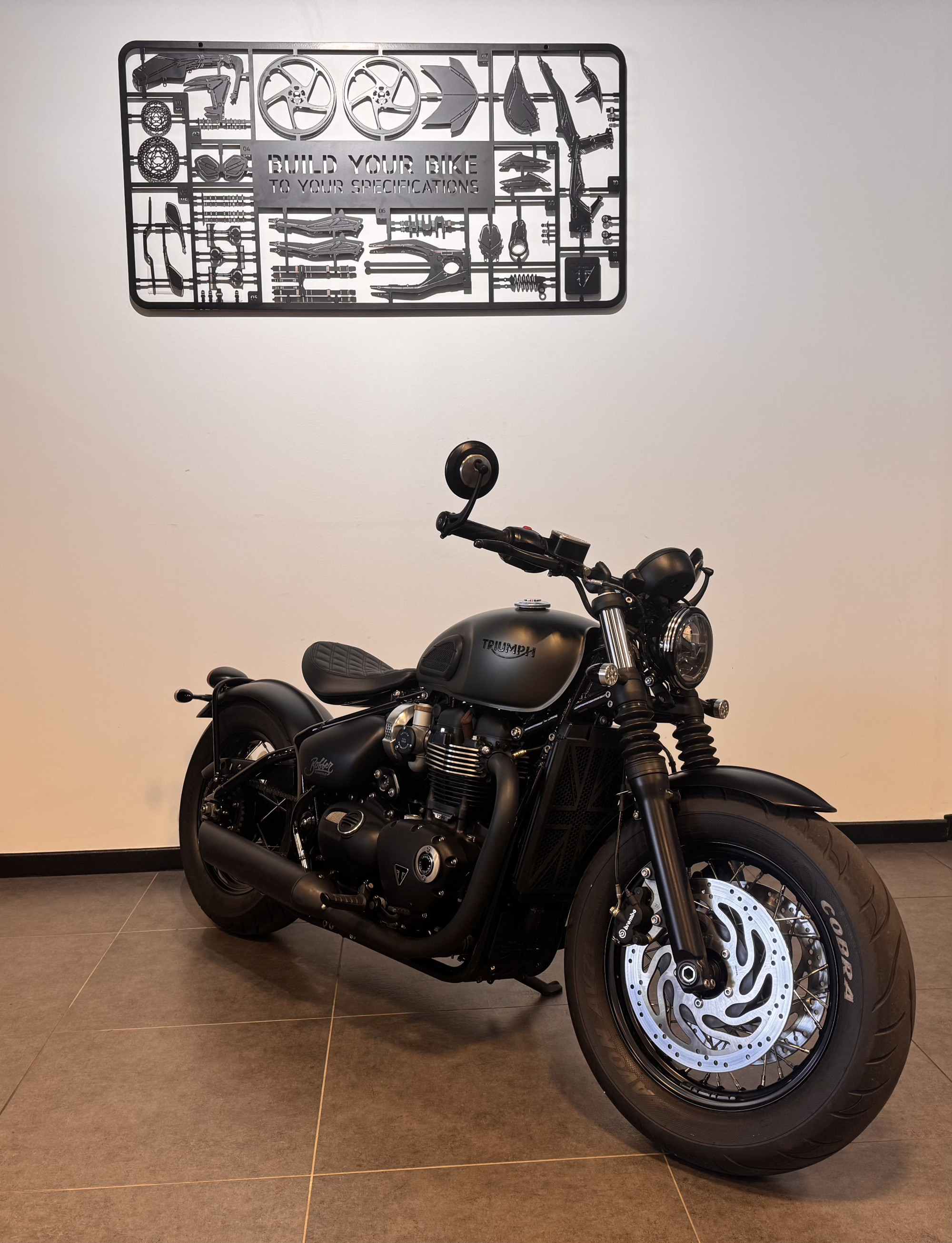 TRIUMPH BONNEVILLE BOBBER 1200