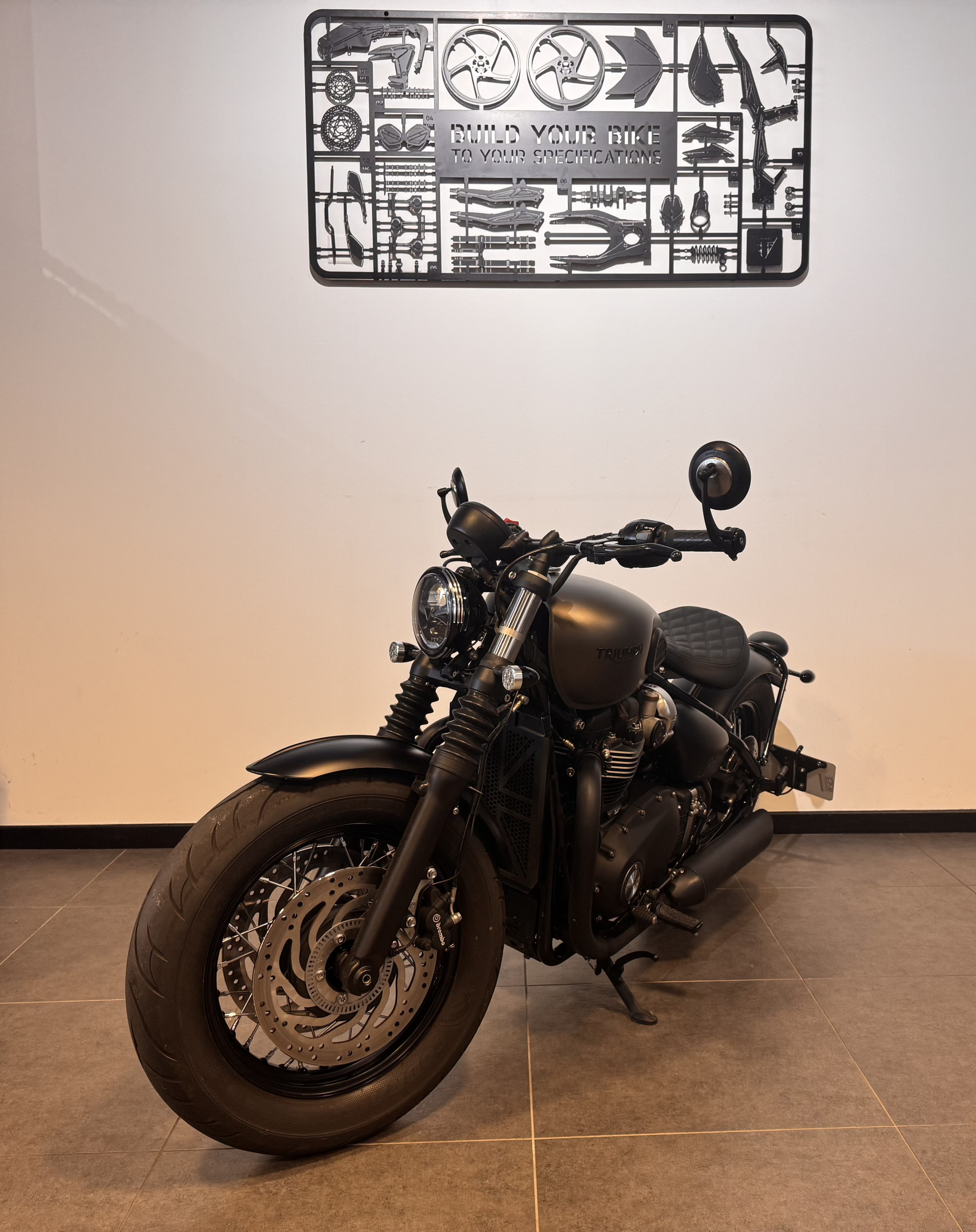 TRIUMPH BONNEVILLE BOBBER 1200