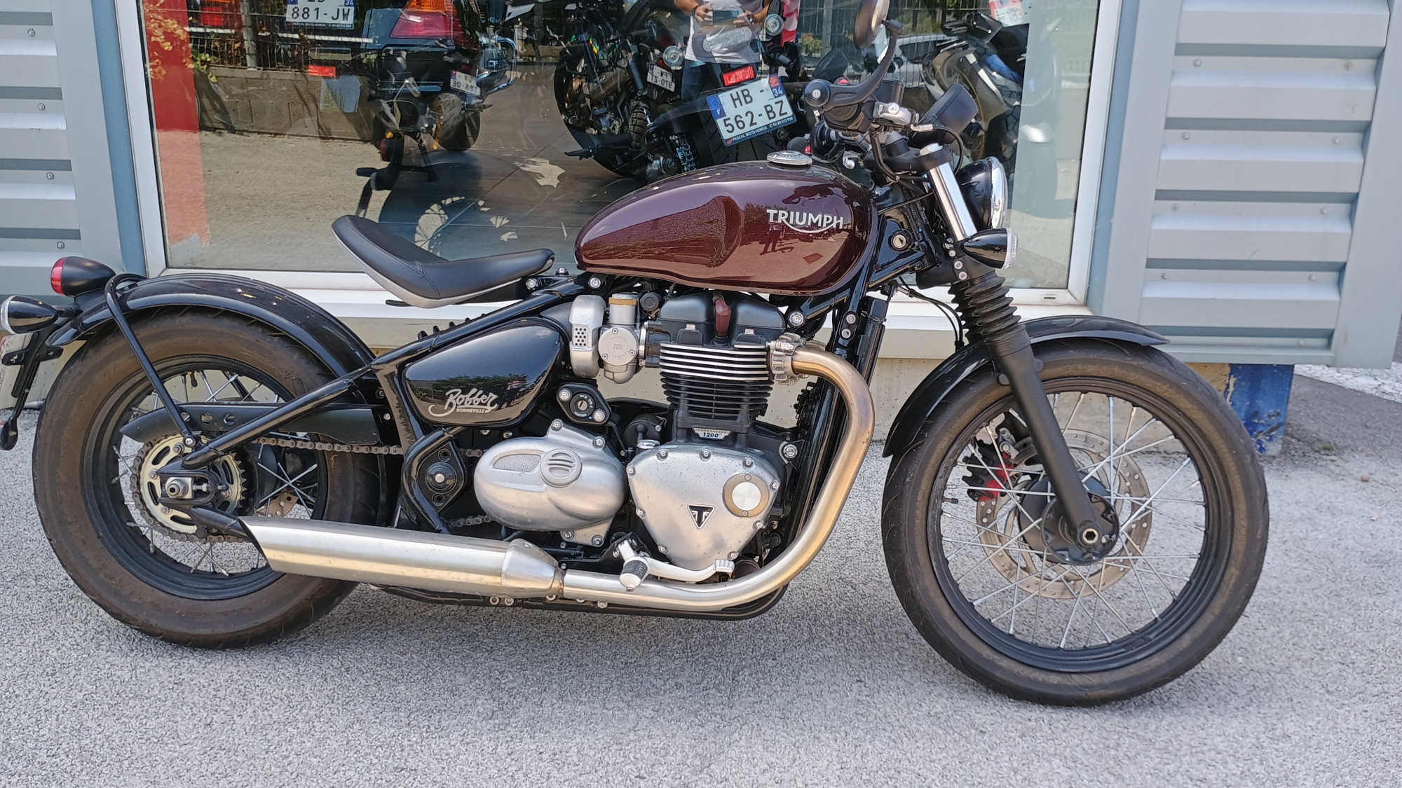 TRIUMPH BONNEVILLE BOBBER 1200