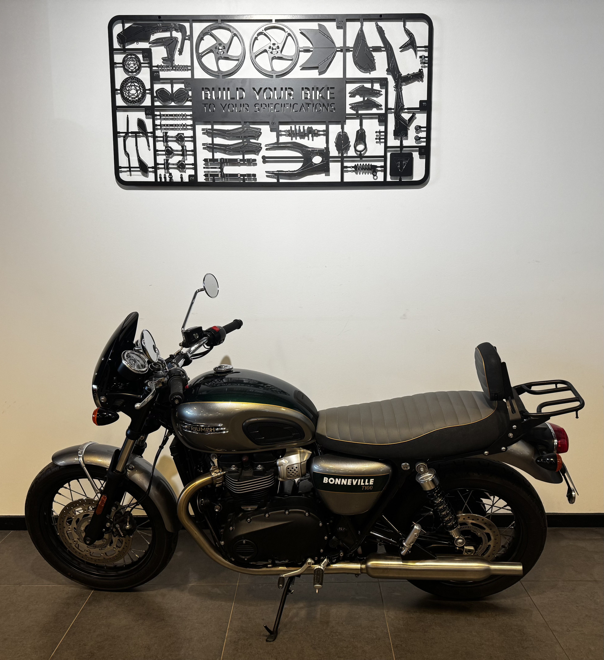 TRIUMPH BONNEVILLE T100 GOLD LINE EDITION