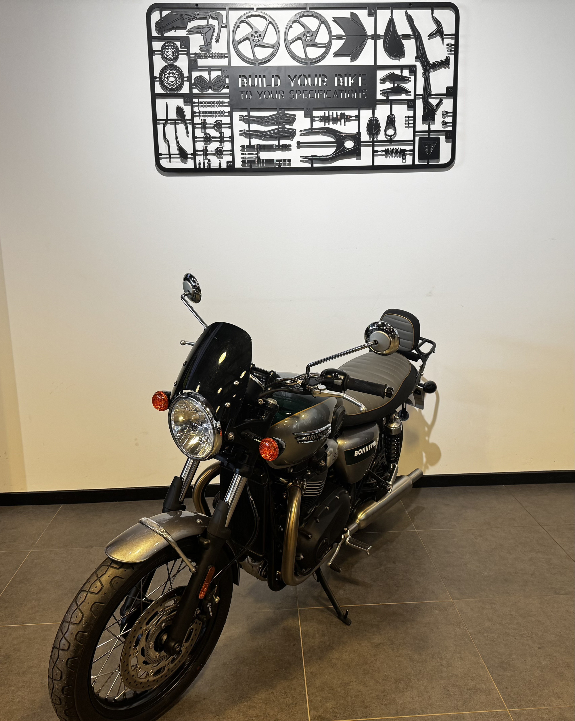 TRIUMPH BONNEVILLE T100 GOLD LINE EDITION