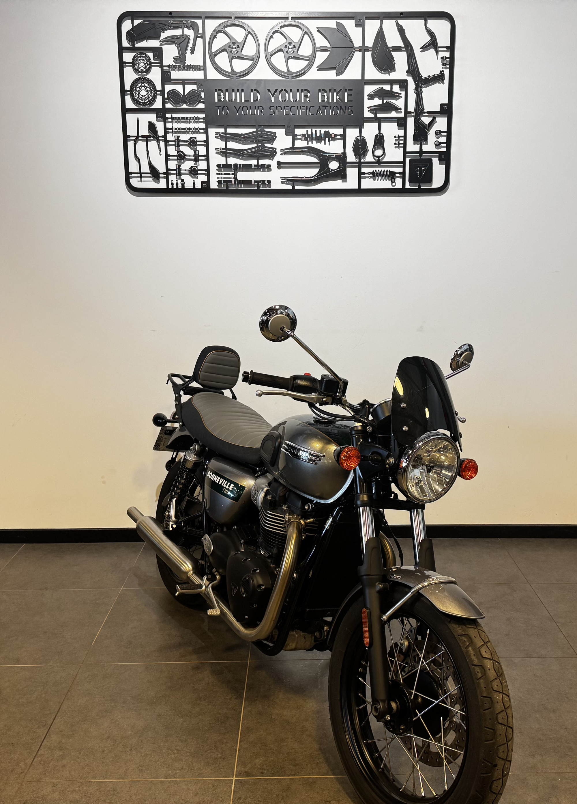 TRIUMPH BONNEVILLE T100 GOLD LINE EDITION