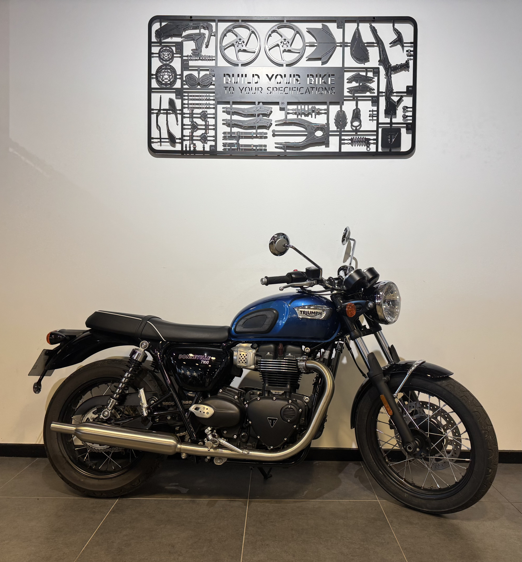 TRIUMPH BONNEVILLE T100