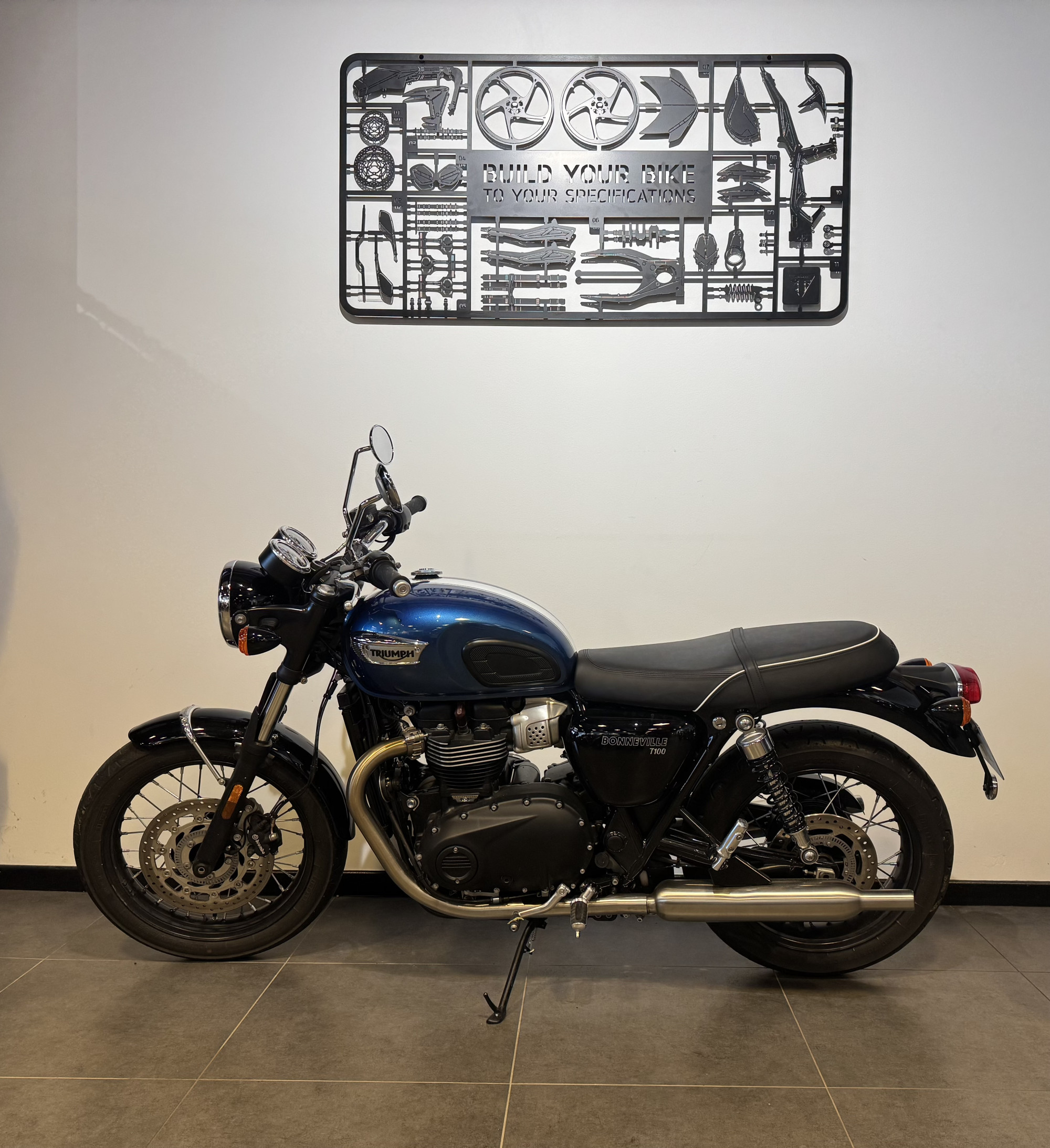 TRIUMPH BONNEVILLE T100