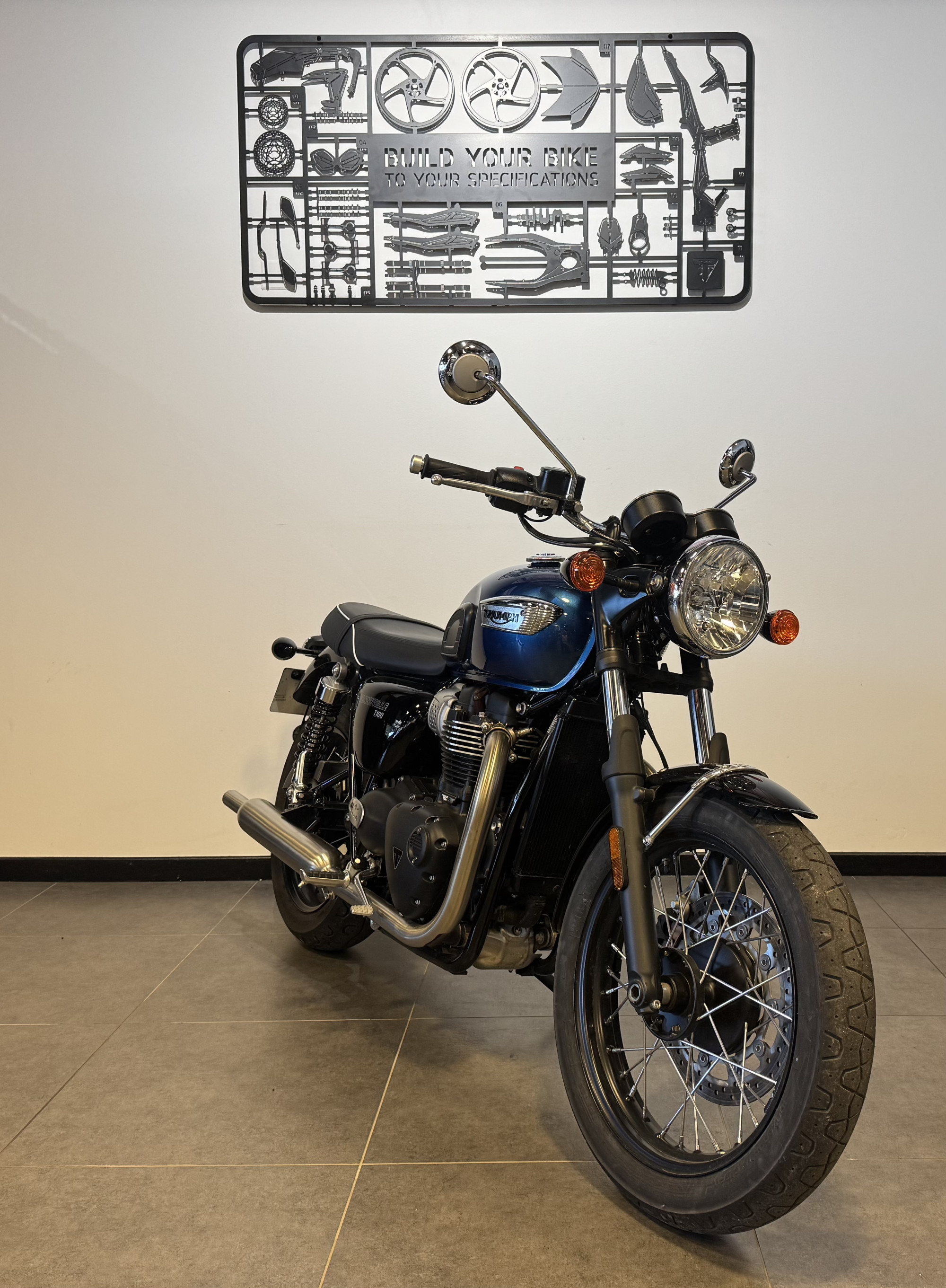 TRIUMPH BONNEVILLE T100
