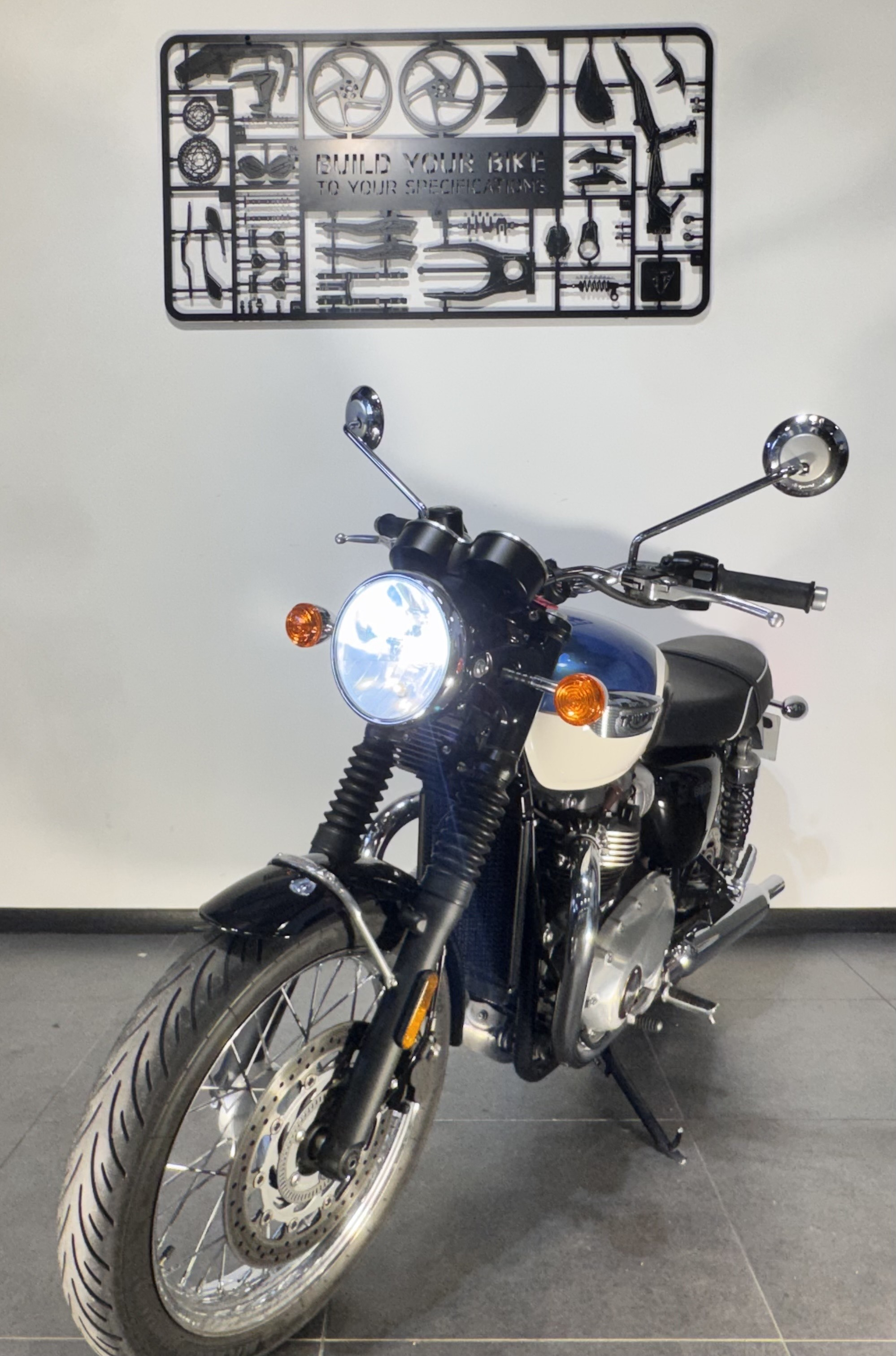 TRIUMPH BONNEVILLE T100