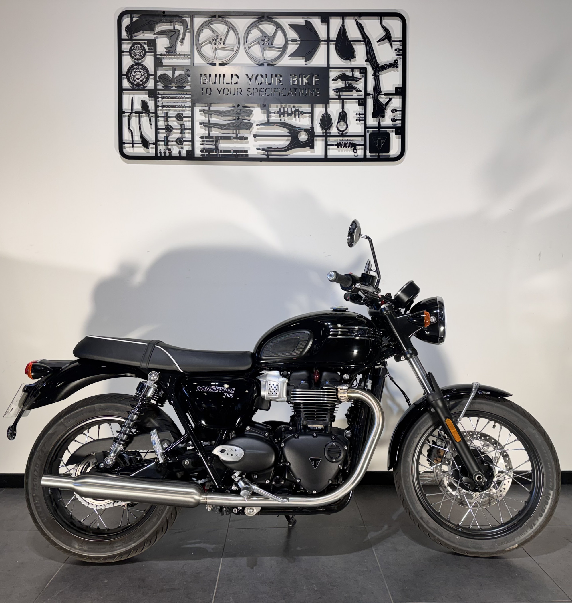 TRIUMPH BONNEVILLE T100