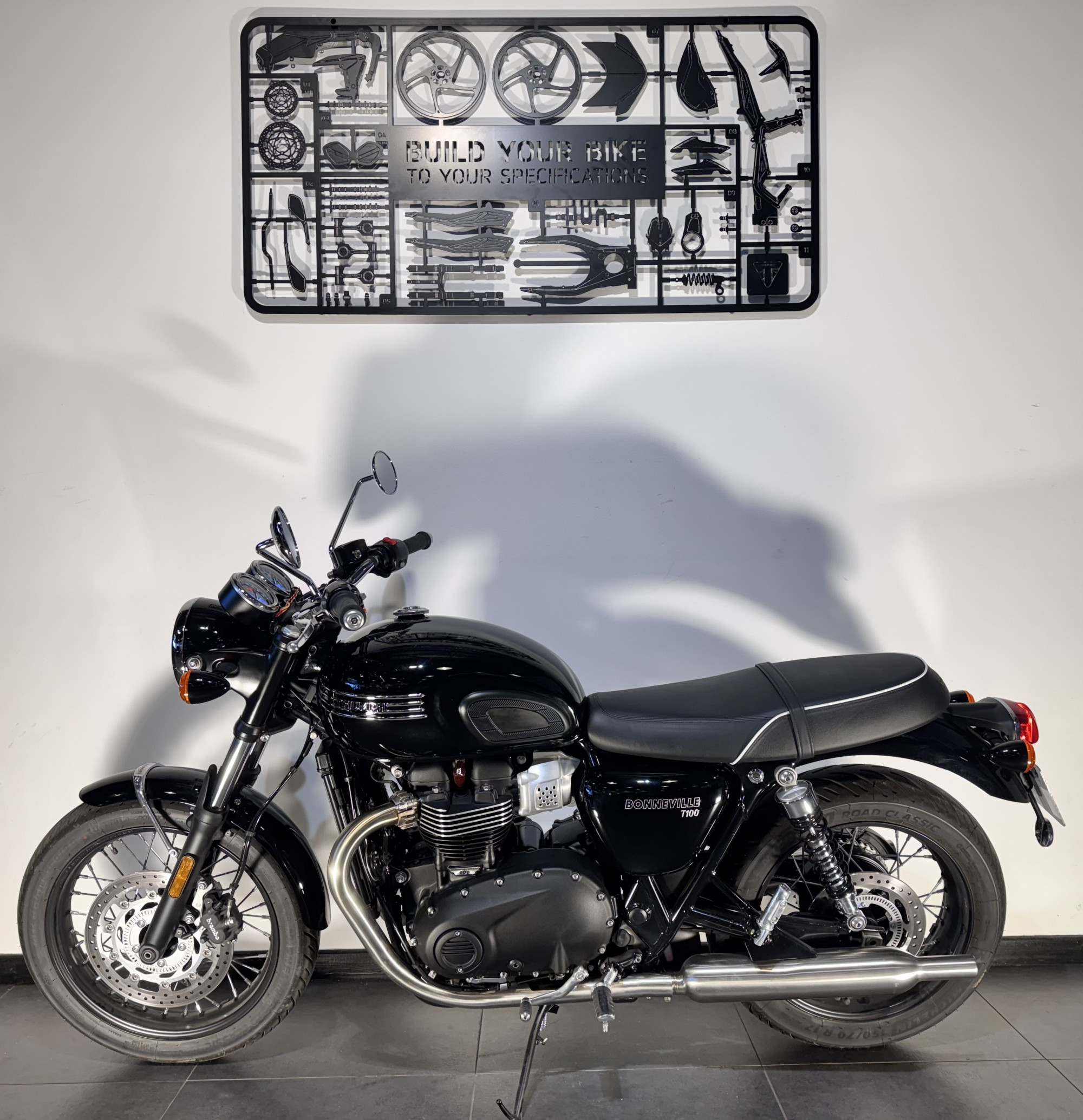 TRIUMPH BONNEVILLE T100