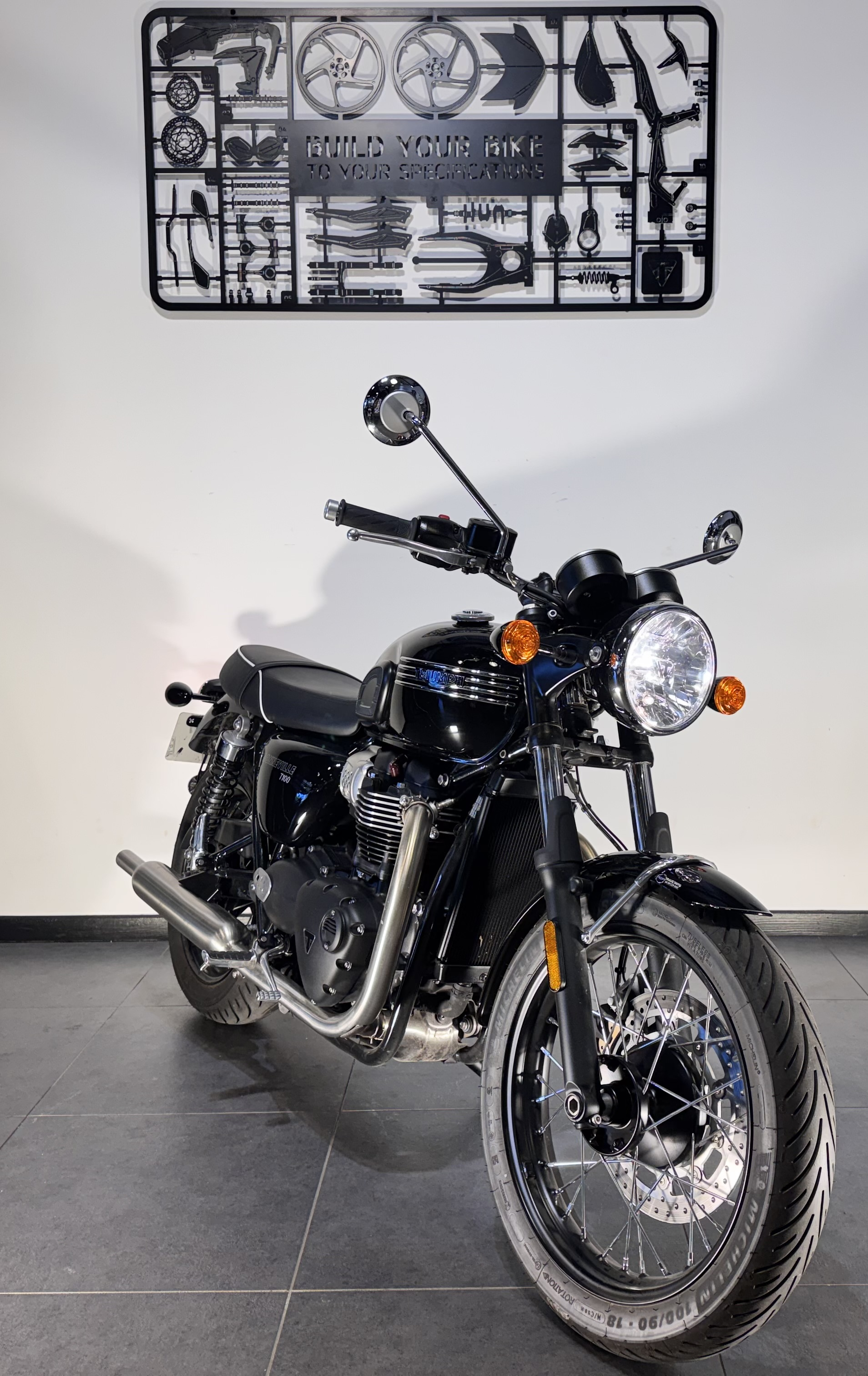 TRIUMPH BONNEVILLE T100