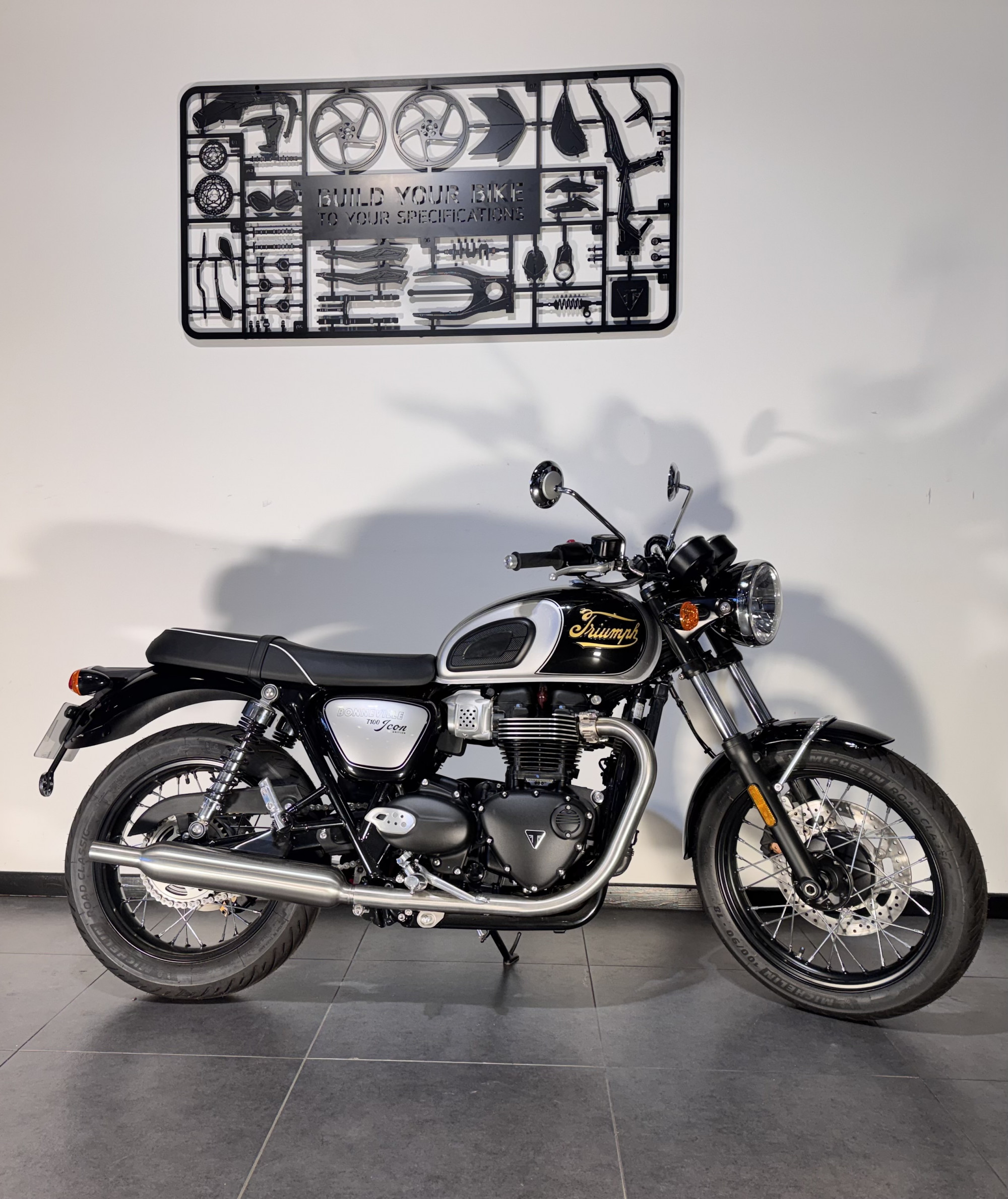 TRIUMPH BONNEVILLE T100