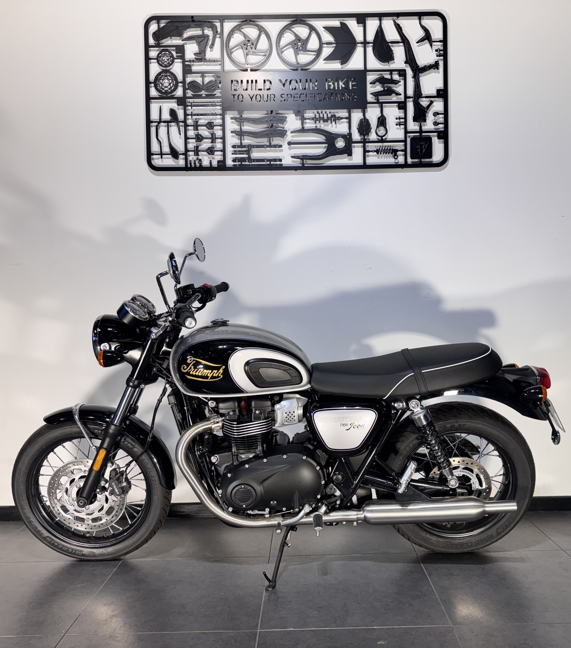TRIUMPH BONNEVILLE T100
