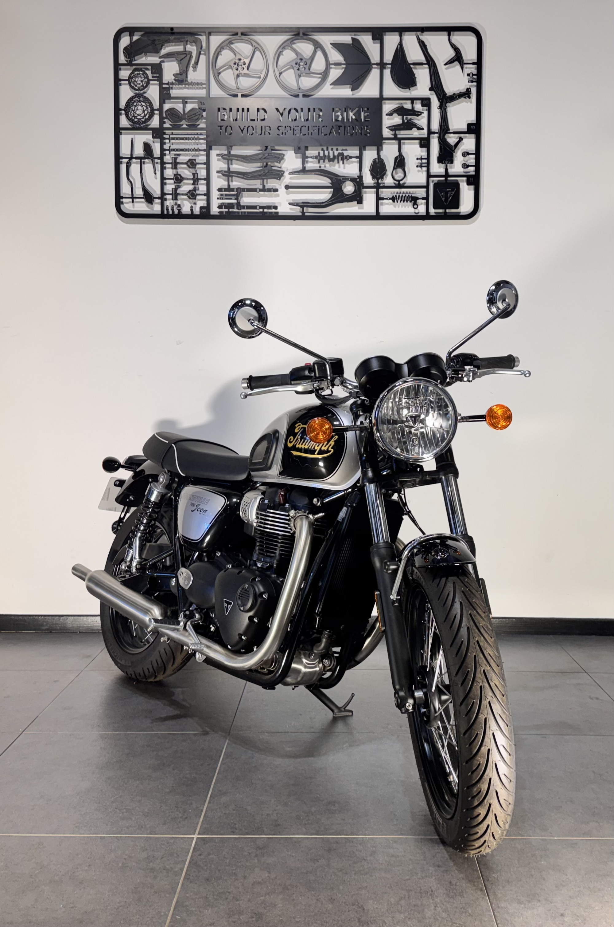 TRIUMPH BONNEVILLE T100