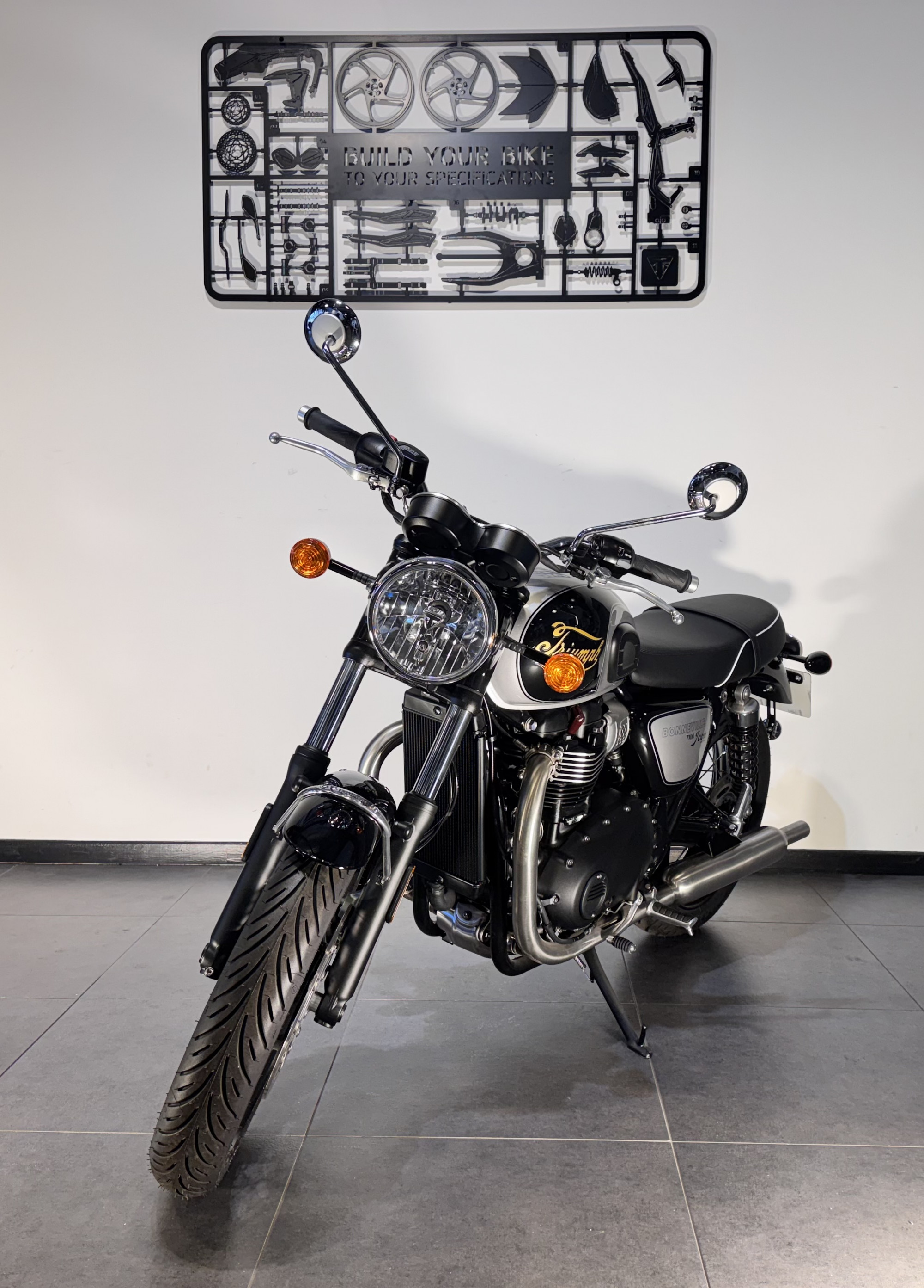 TRIUMPH BONNEVILLE T100