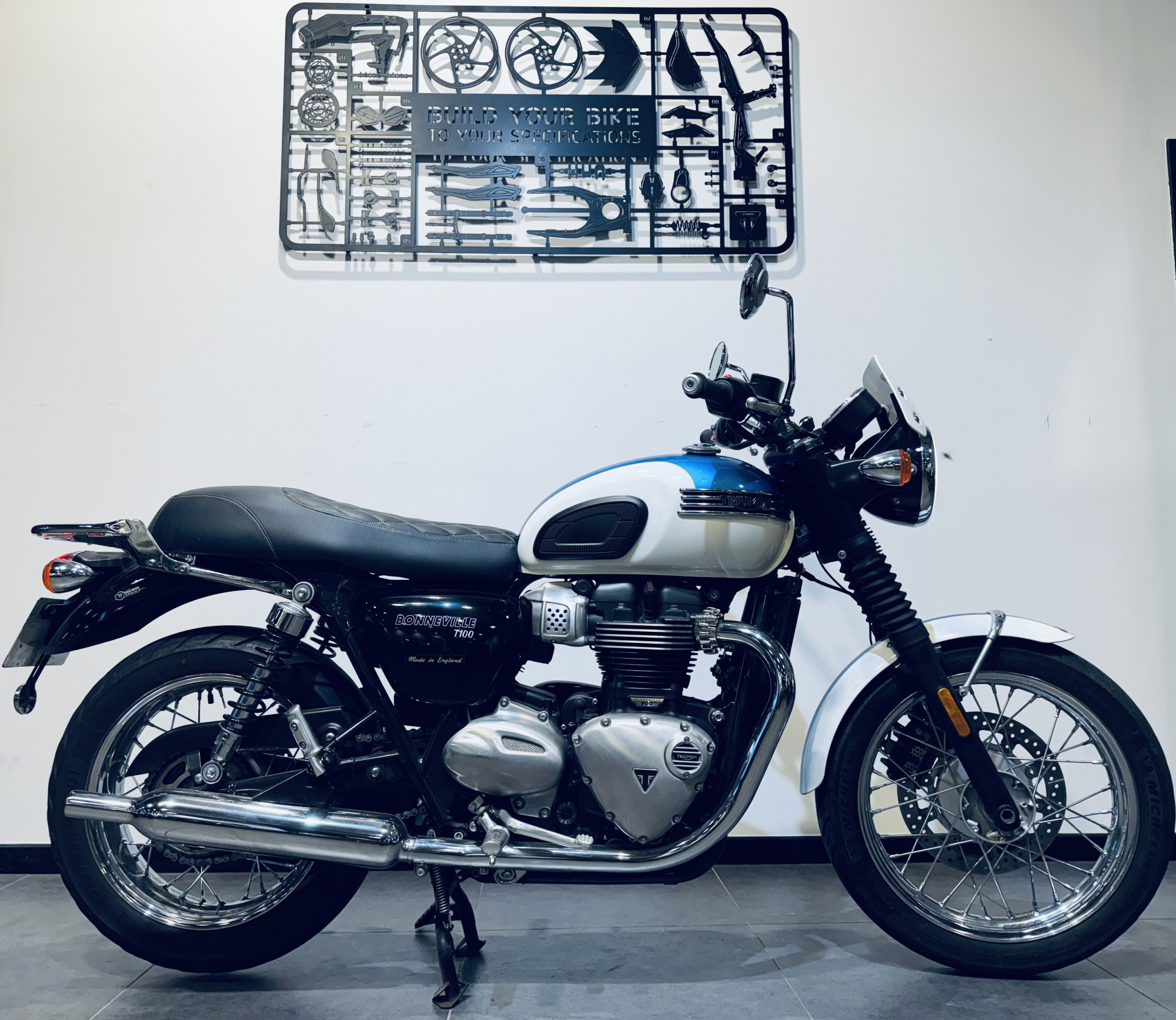 TRIUMPH BONNEVILLE T100