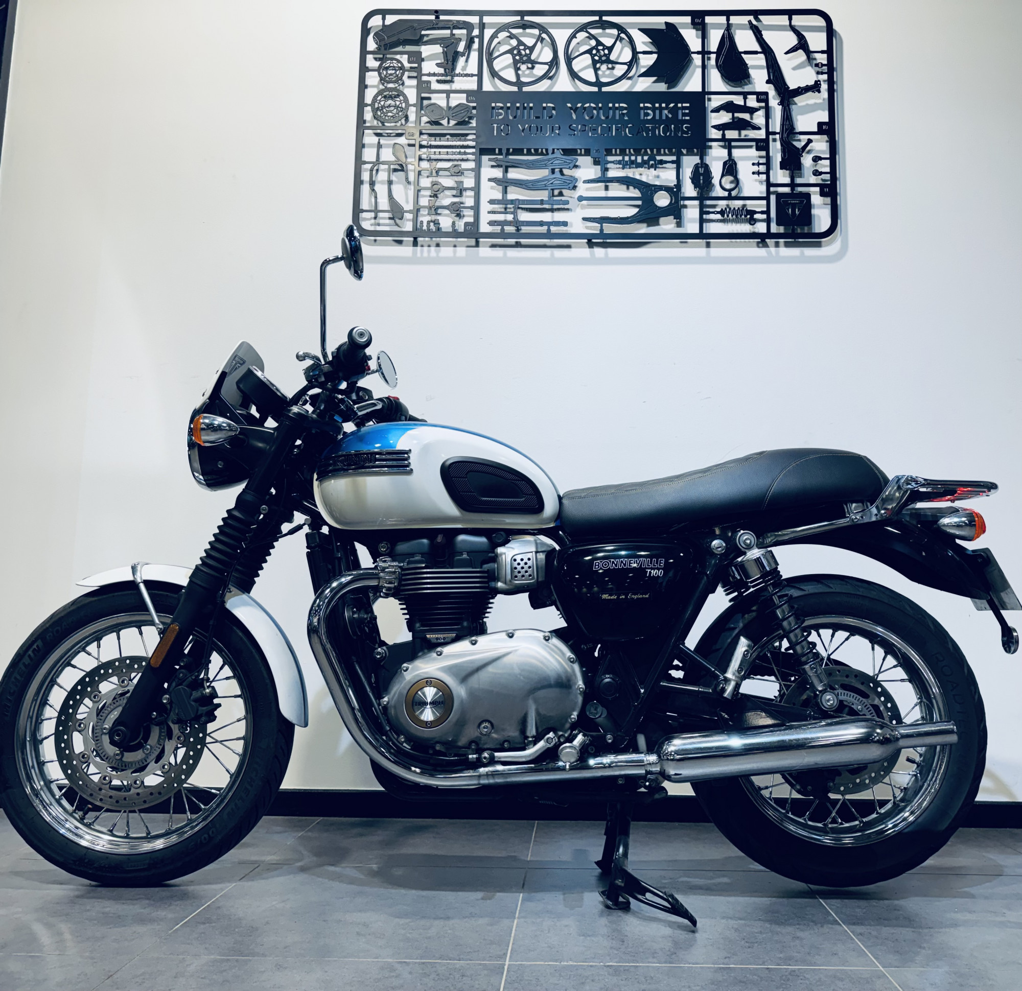 TRIUMPH BONNEVILLE T100