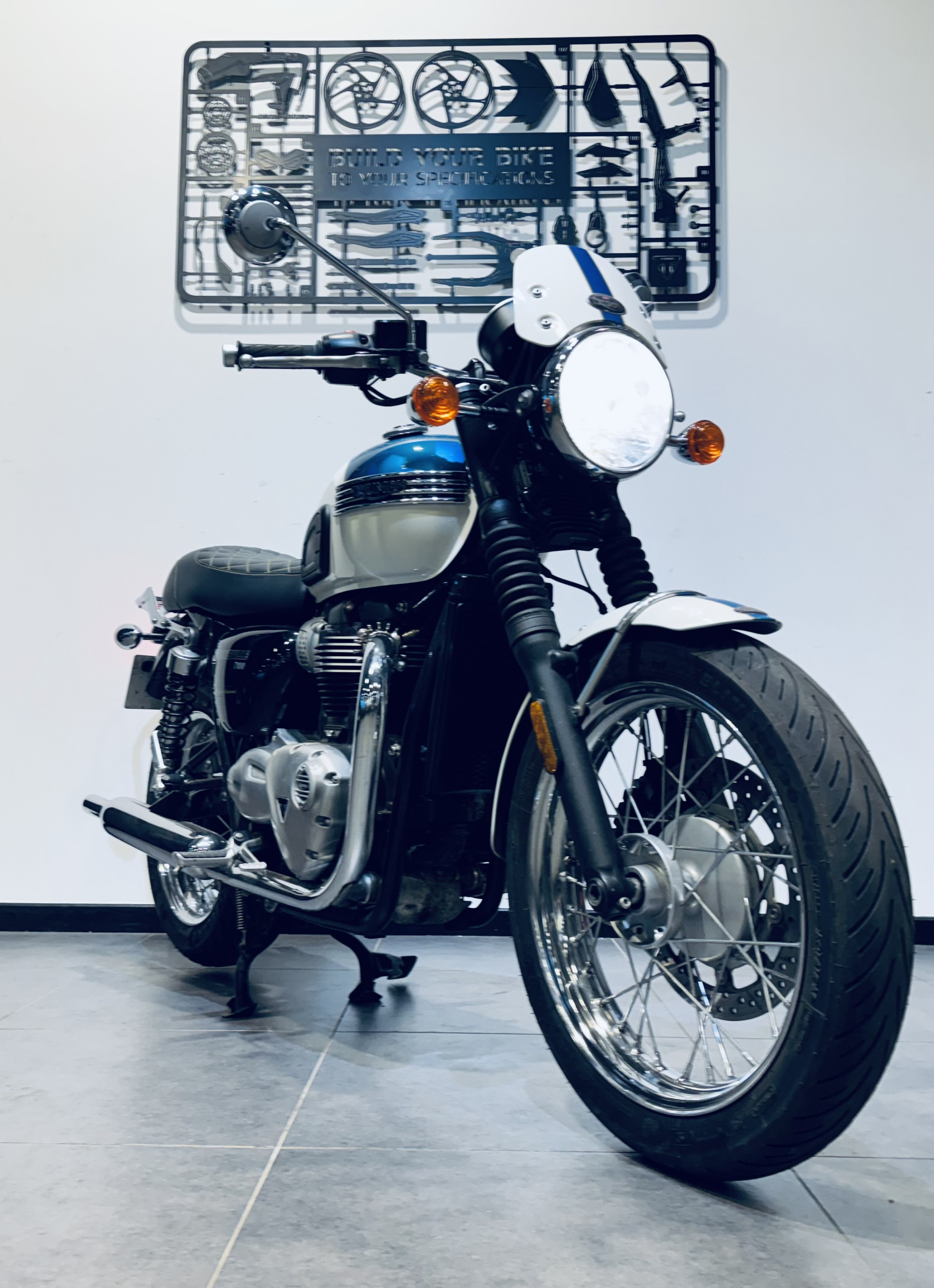 TRIUMPH BONNEVILLE T100