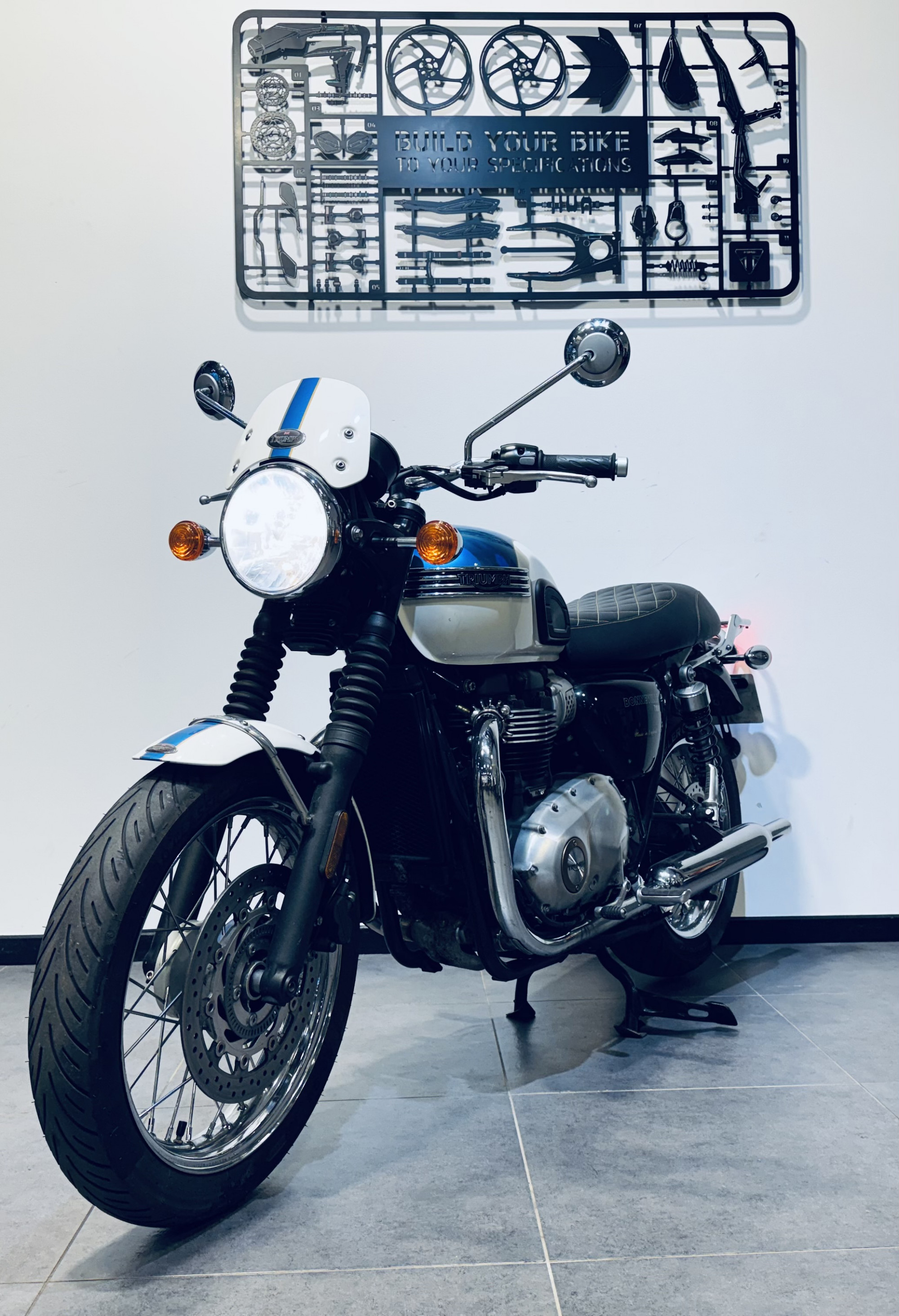 TRIUMPH BONNEVILLE T100