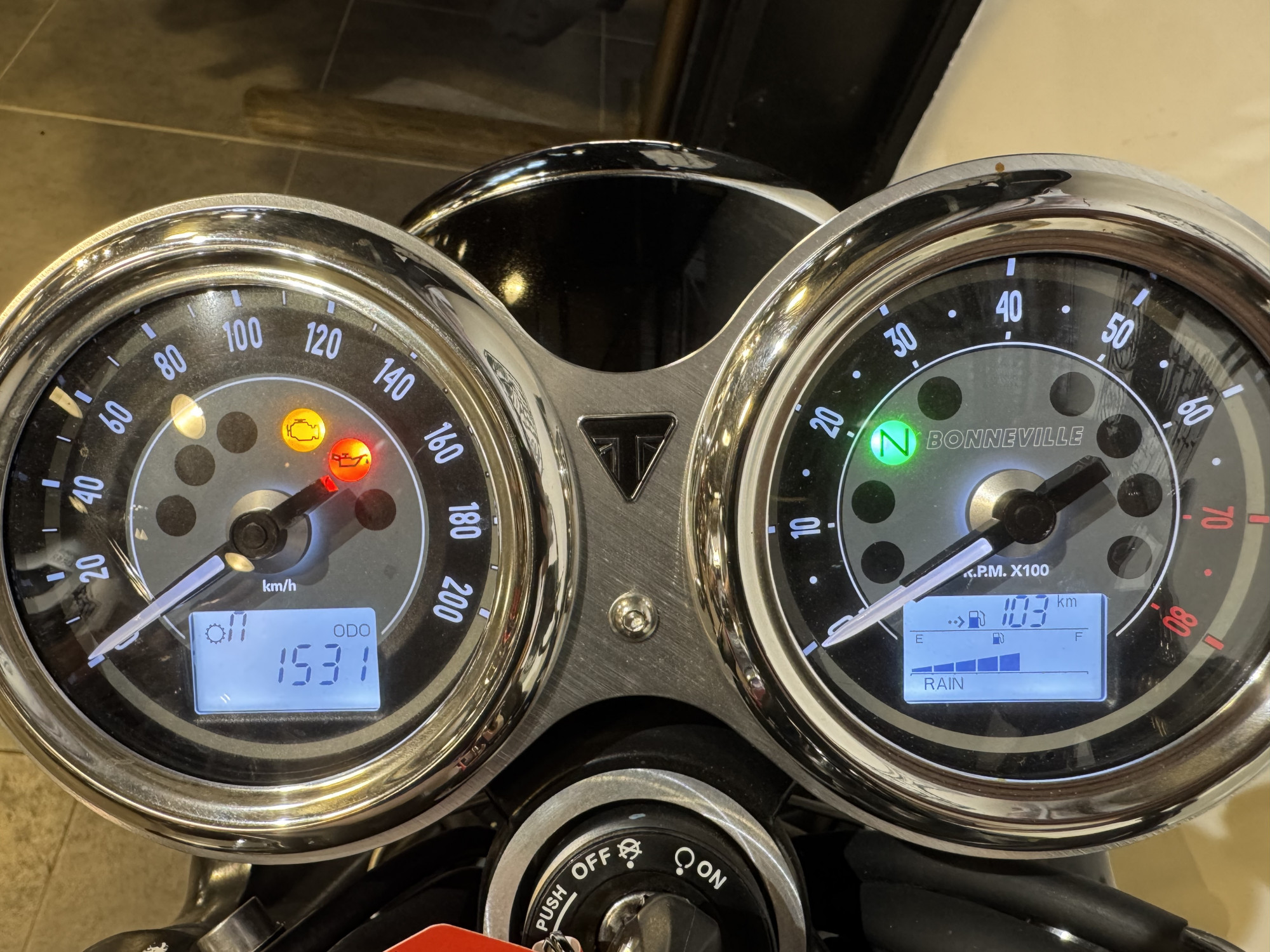 TRIUMPH BONNEVILLE T120 1200
