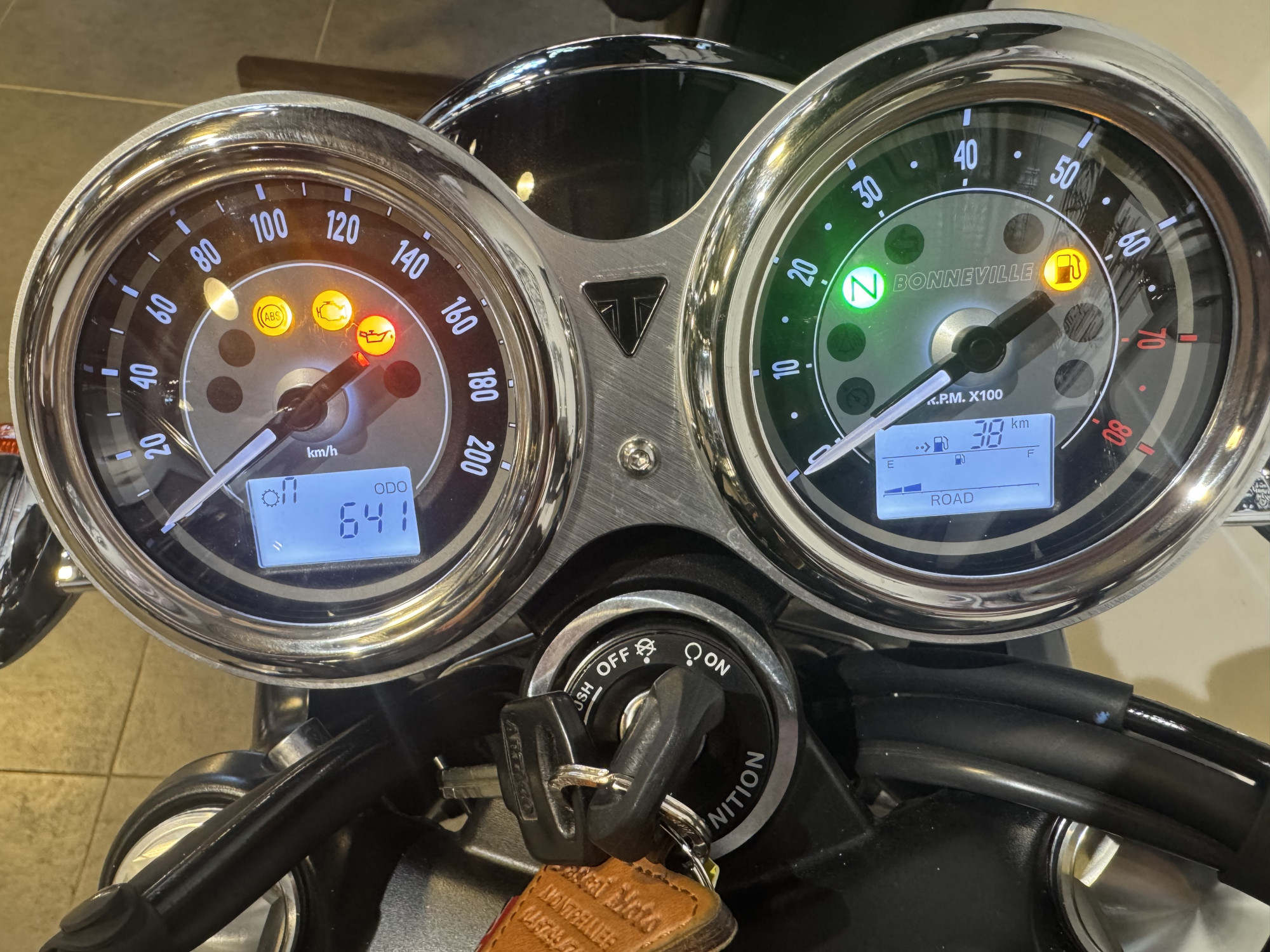 TRIUMPH BONNEVILLE T120 1200