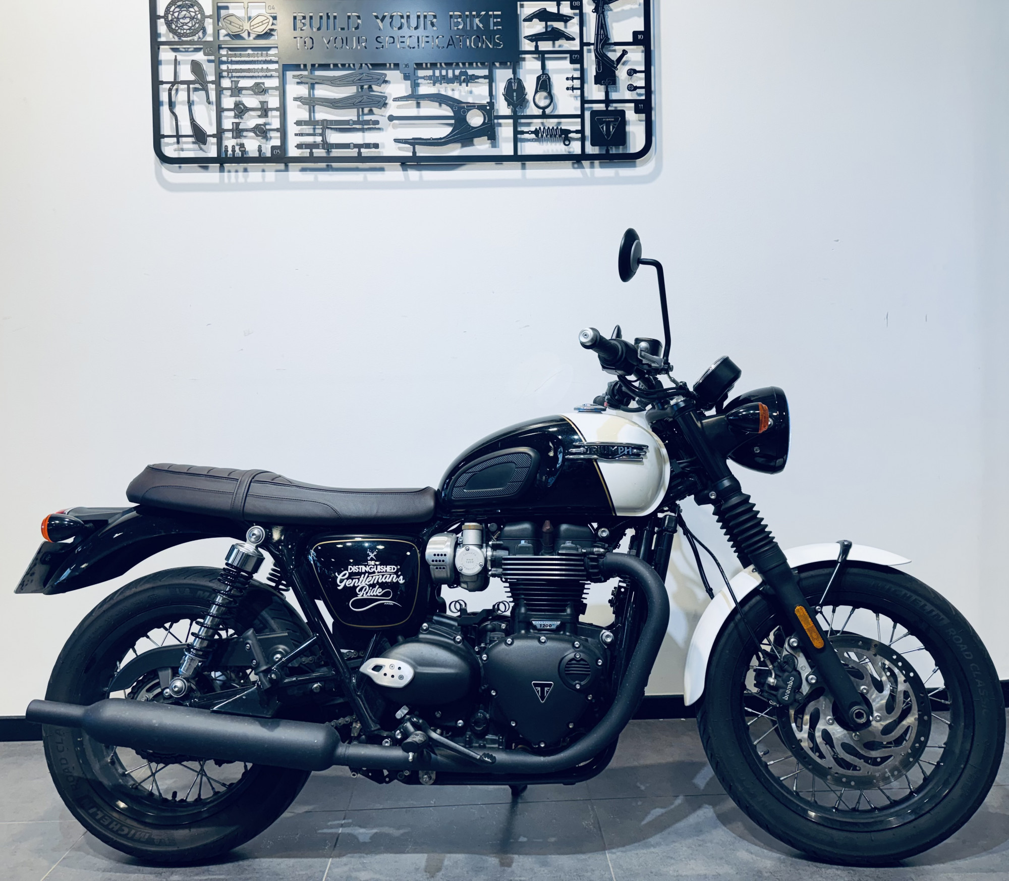 TRIUMPH BONNEVILLE T120 BLACK